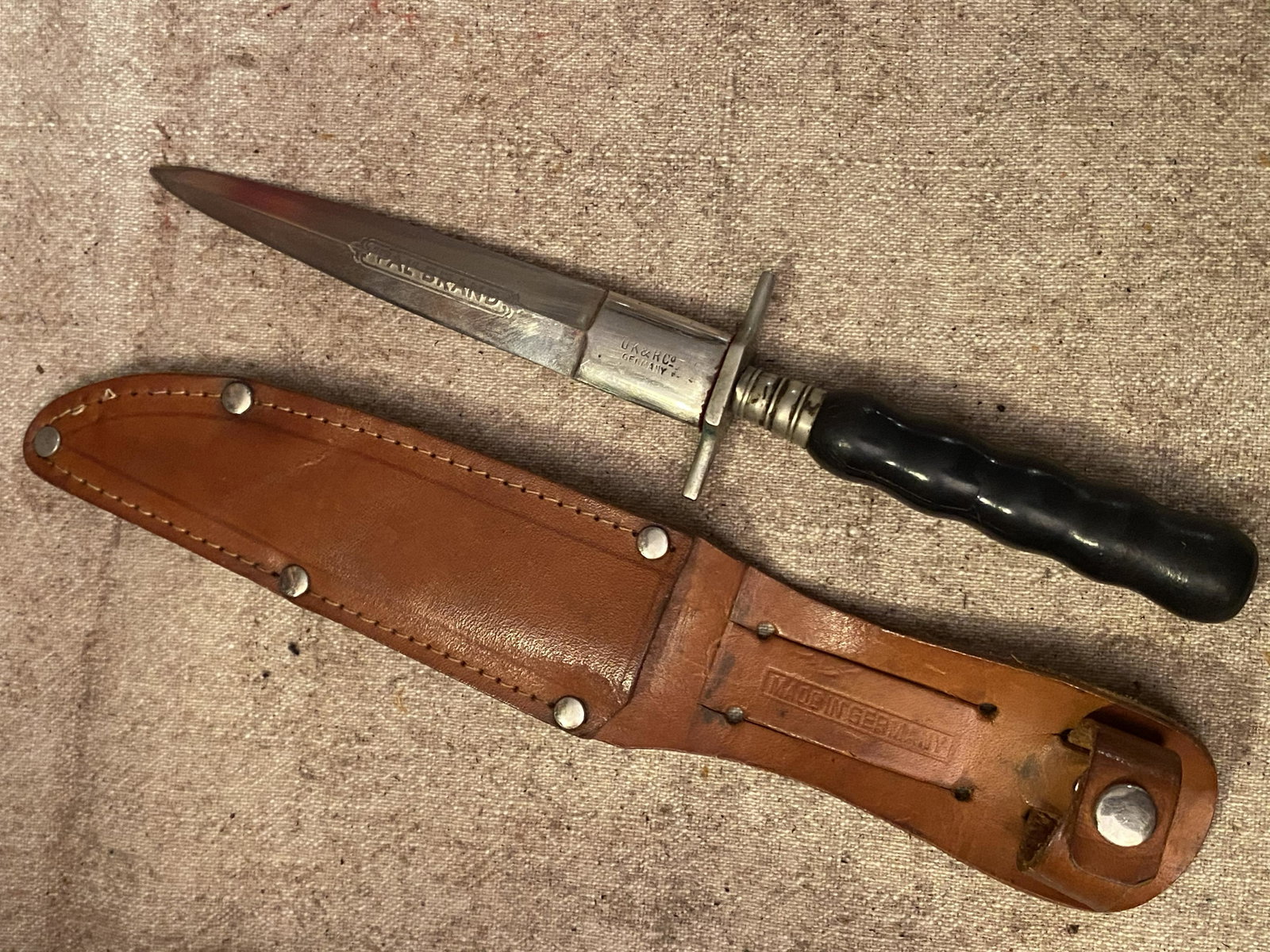RARE WW2 GERMAN OFFICERS BOOT DAGGER: RARE WW2 GERMAN OFFICERS BOOT DAGGER. HAS MAKER MARKS ON THE BLADE. IN MINT OVERALL SHAPE AND CONDITION. COMES WITH THE ORIGINAL SHEAT. A GREAT AFIND.