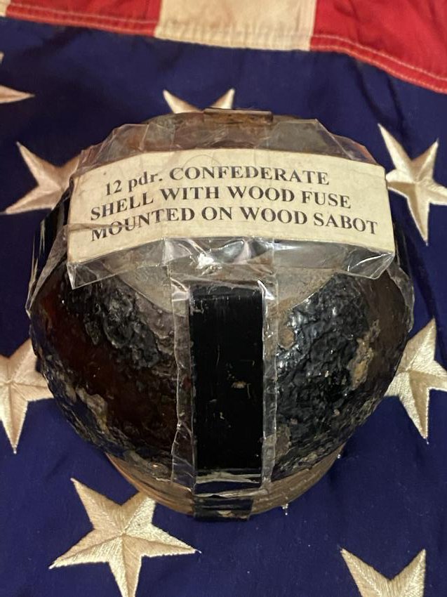 AUTH. CIVIL WAR 12LB CONFEDERATE CANNON BALL: AUTH. CIVIL WAR 12LB CONFEDERATE CANNON BALL WITH WOOD FUSE THAT IS MOUTNTED ON A WOOD SABOT. THIS IS A VERY HIGHLY SCARCE AND HIGHLY COLLECTIBLE ITEM. PLEASE VIEW ALL DETAILED PICTURES. A GREAT FIND 