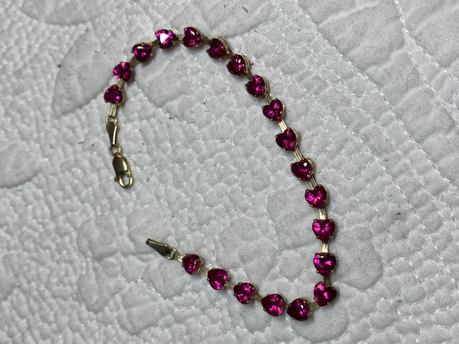 10K GOLD HEART SHAPED RUBY STONES BRACELET: 10K GOLD HEART SHAPED RUBY STONES BRACELET. A GREAT ADDITION TO YOUR COLLECTION.