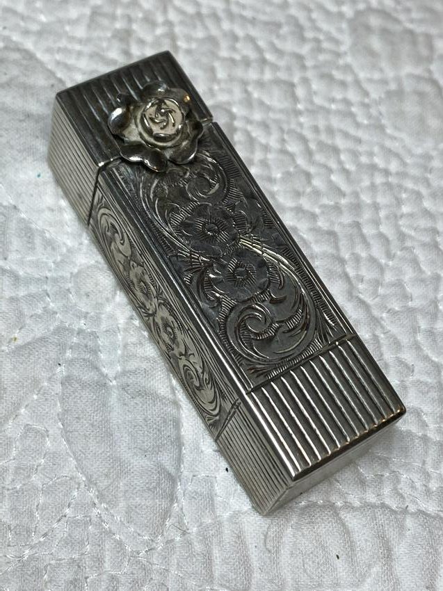ANTIQUE 800 SILVER ENGRAVED LIPSTICK COVER: ANTIQUE 800 SILVER ENGRAVED LIPSTICK COVER. A GREAT ADDITION TO YOUR COLLECTION.