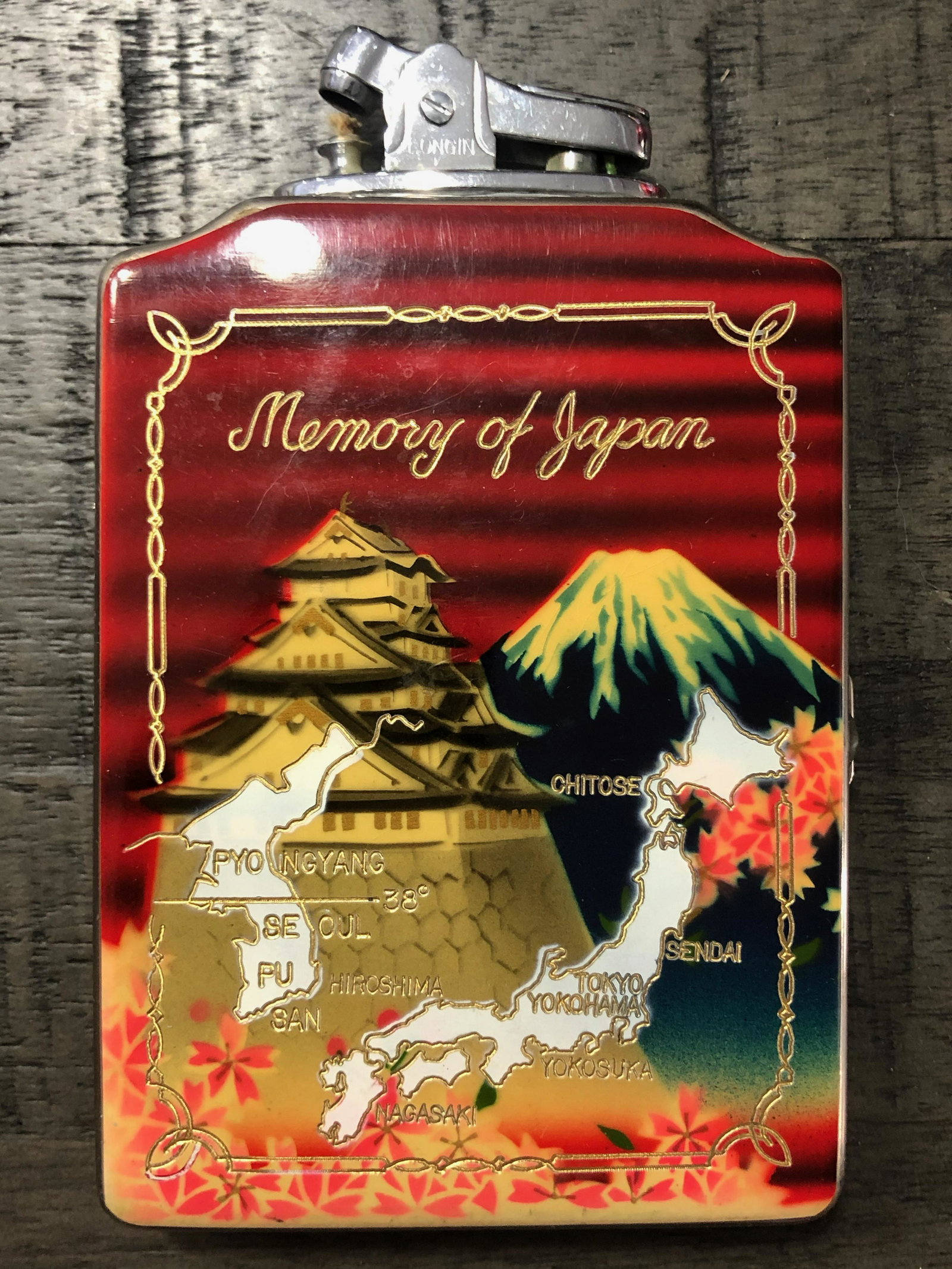 VINTAGE MEMORY OF JAPAN SOUVENIR LIGHTER: VINTAGE MEMORY OF JAPAN SOUVENIR LIGHTER.