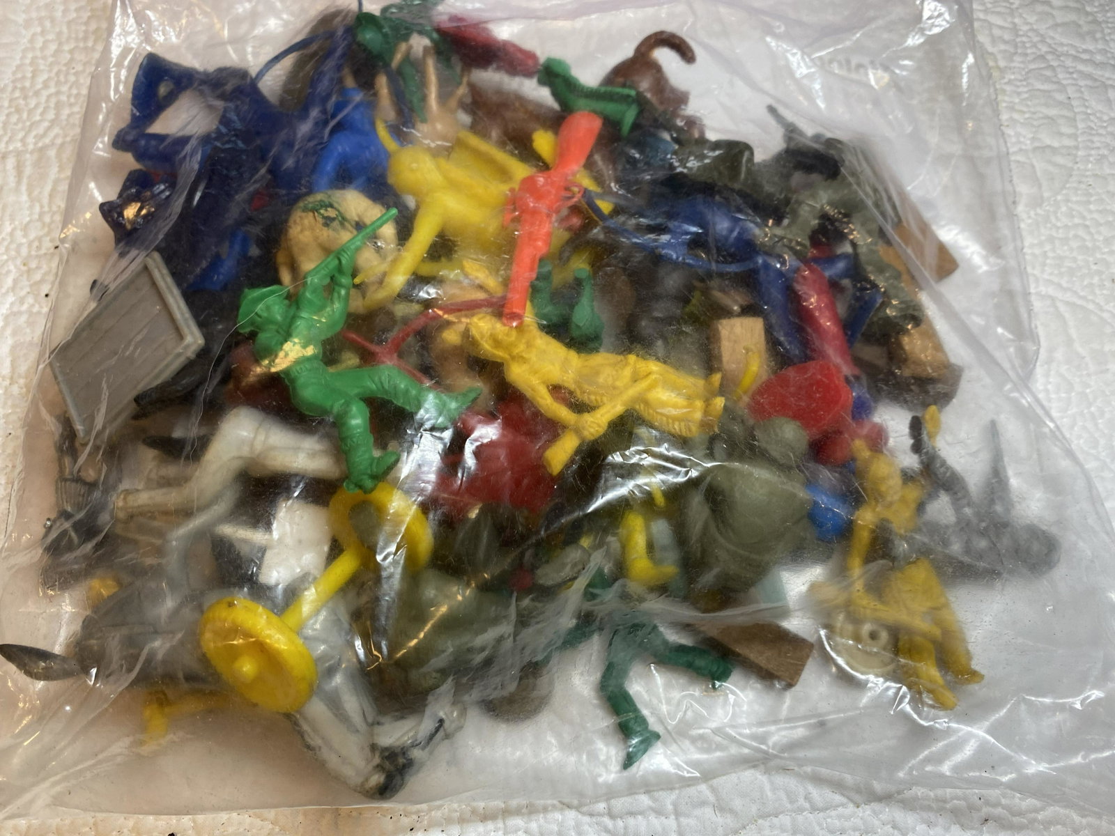 VINTAGE LOT OF ANTIQUE TOY FIGURINES: VINTAGE LOT OF ANTIQUE TOY FIGURINES. A GREAT ADDITION TO YOUR COLLECTION.
