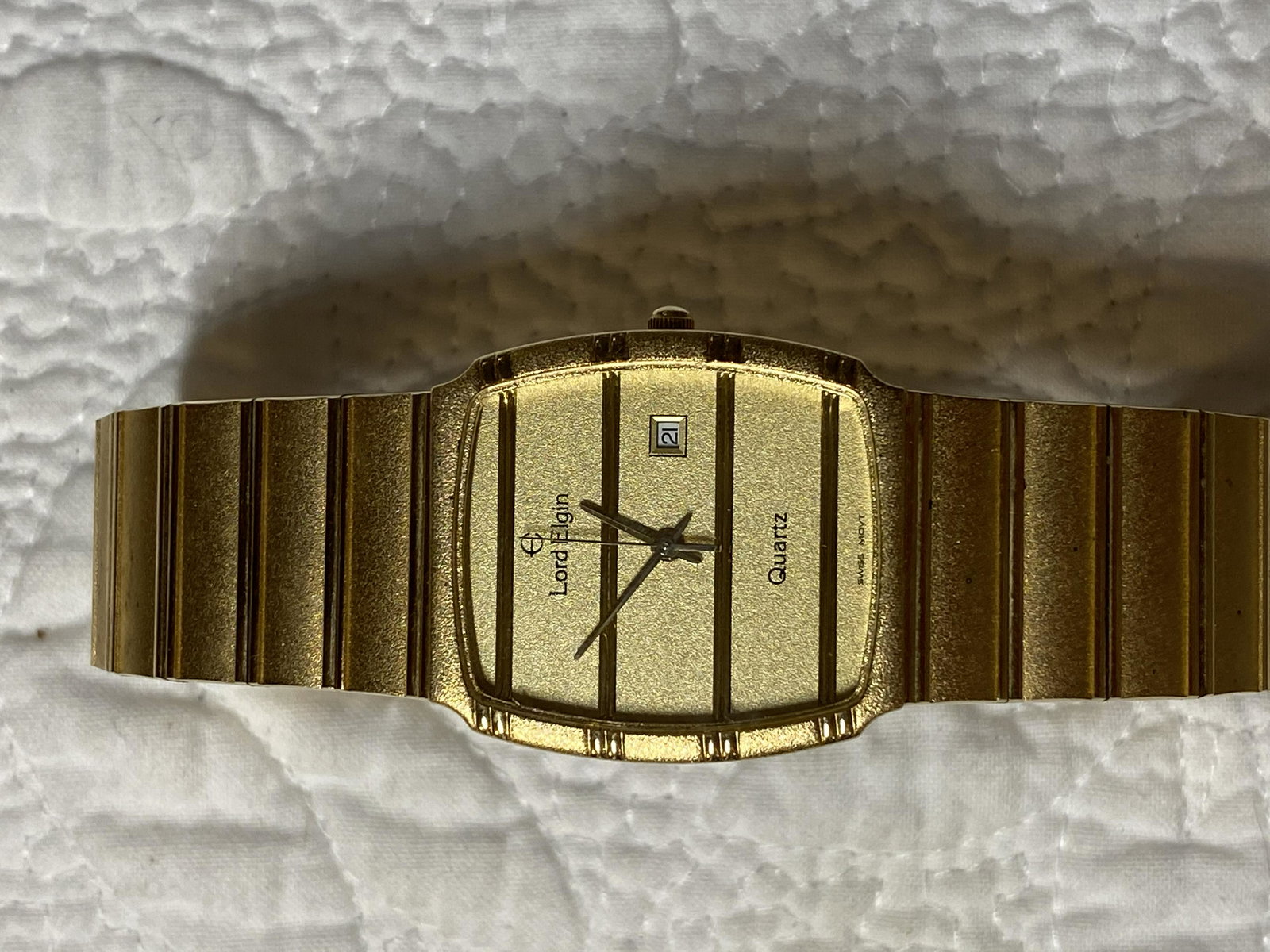 LORD ELGIN QUARTZ GOLD MENS WATCH: LORD ELGIN QUARTZ GOLD MENS WATCH. MIGHT NEED A NEW BATTERY.