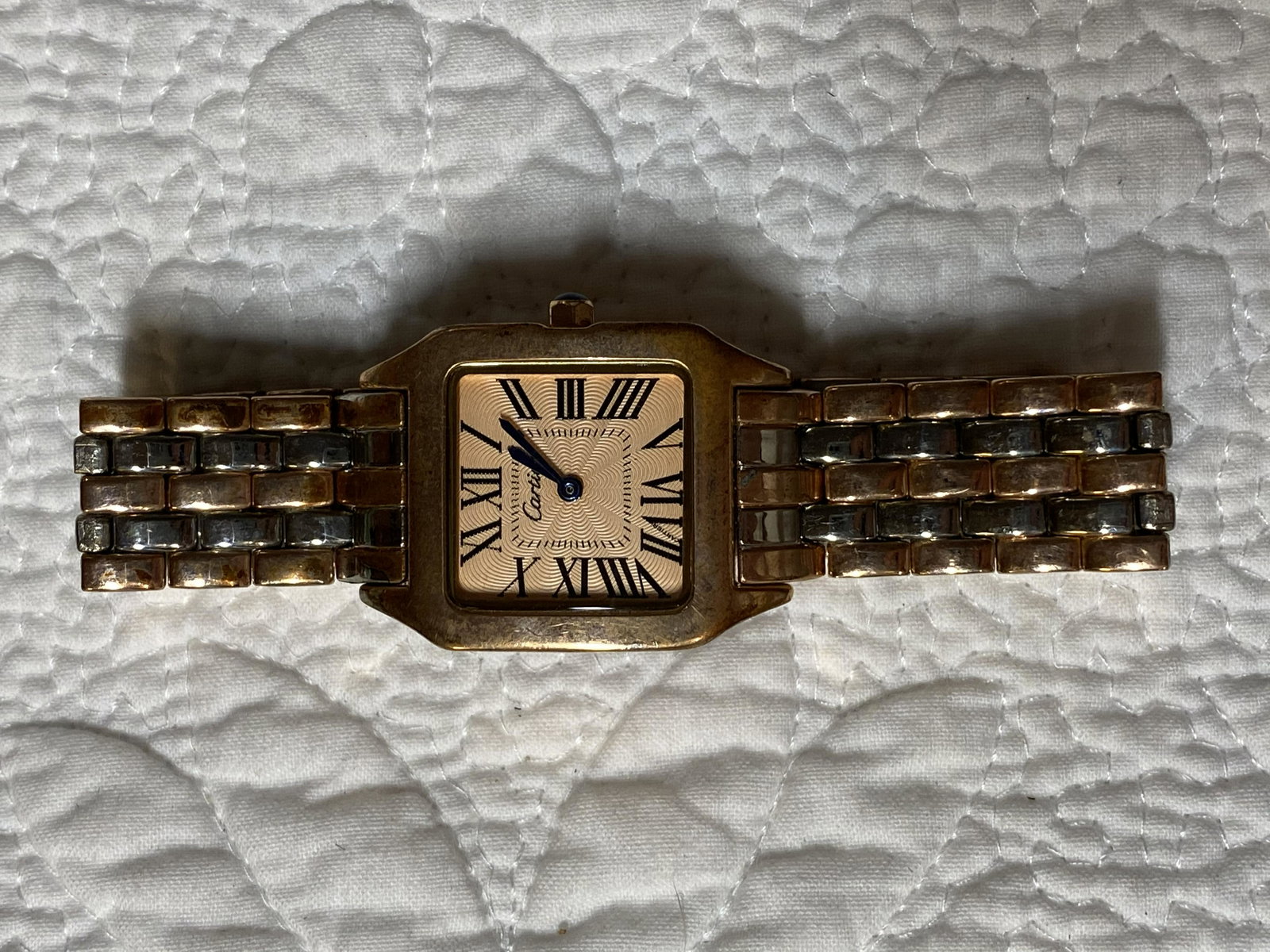 MENS CARTIER TANK WRISTWATCH - UNAUTHENTICATED: MENS CARTIER TANK WRISTWATCH - UNAUTHENTICATED. A GREAT ADDITION TO YOUR COLLECTION. MIGHT BE WORKING OR NOT, WE ARE NOT SURE. THIS IS AN ESTATE FIND.