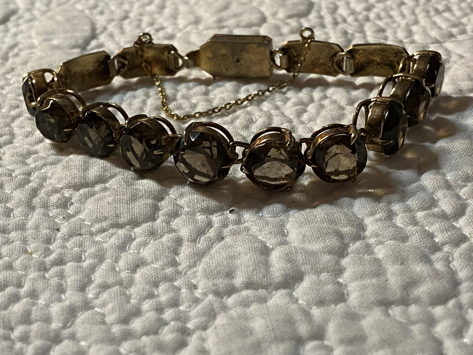 VINTAGE GOLD GEMSTONE TENNIS BRACELET: VINTAGE GOLD GEMSTONE TENNIS BRACELET.