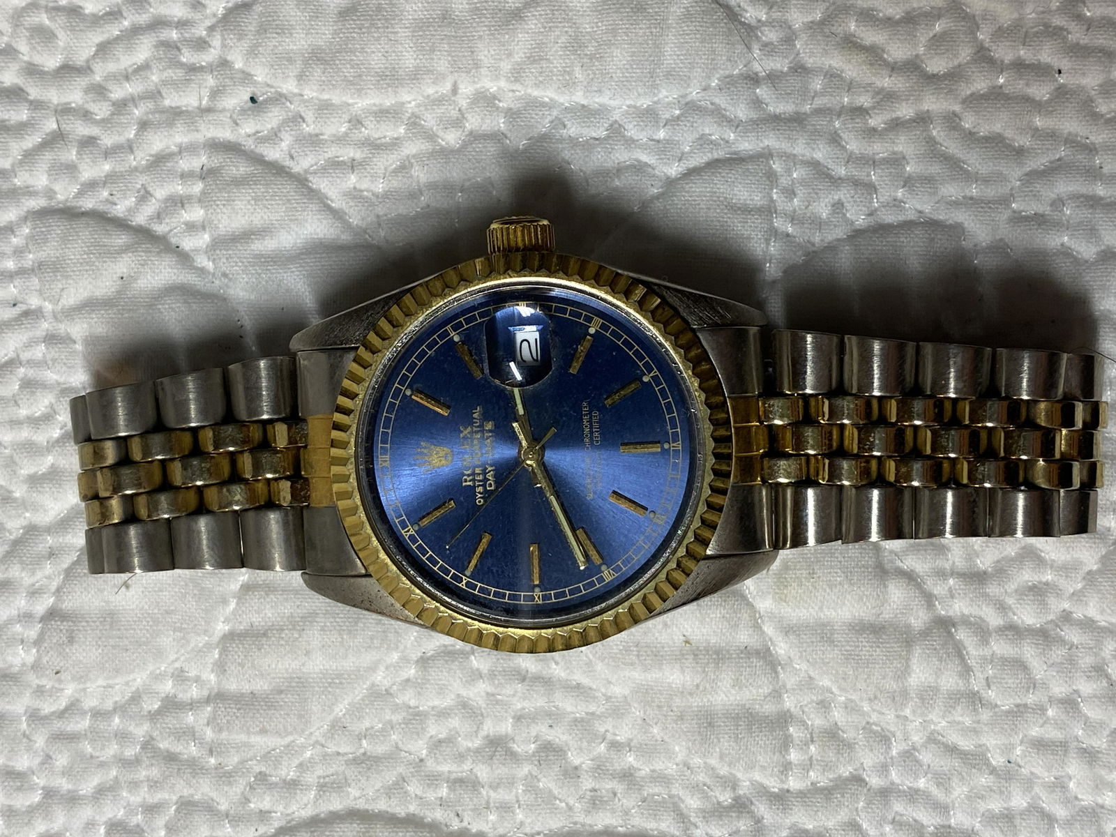 ROLEX DAY-DATE MENS 2TONE GOLD WATCH - UNAUTHENTICATED: ROLEX DAY-DATE MENS 2TONE GOLD WATCH - UNAUTHENTICATED. PLEASE VIEW ALL DETAILED PICTURES. MIGHT NEED SERVICING. BEAUTIFUL DIAL. THIS WATCH IS NOT AUTHENTICATED. SELLING AS-IS, AS FOUND AT AN ESTATE.