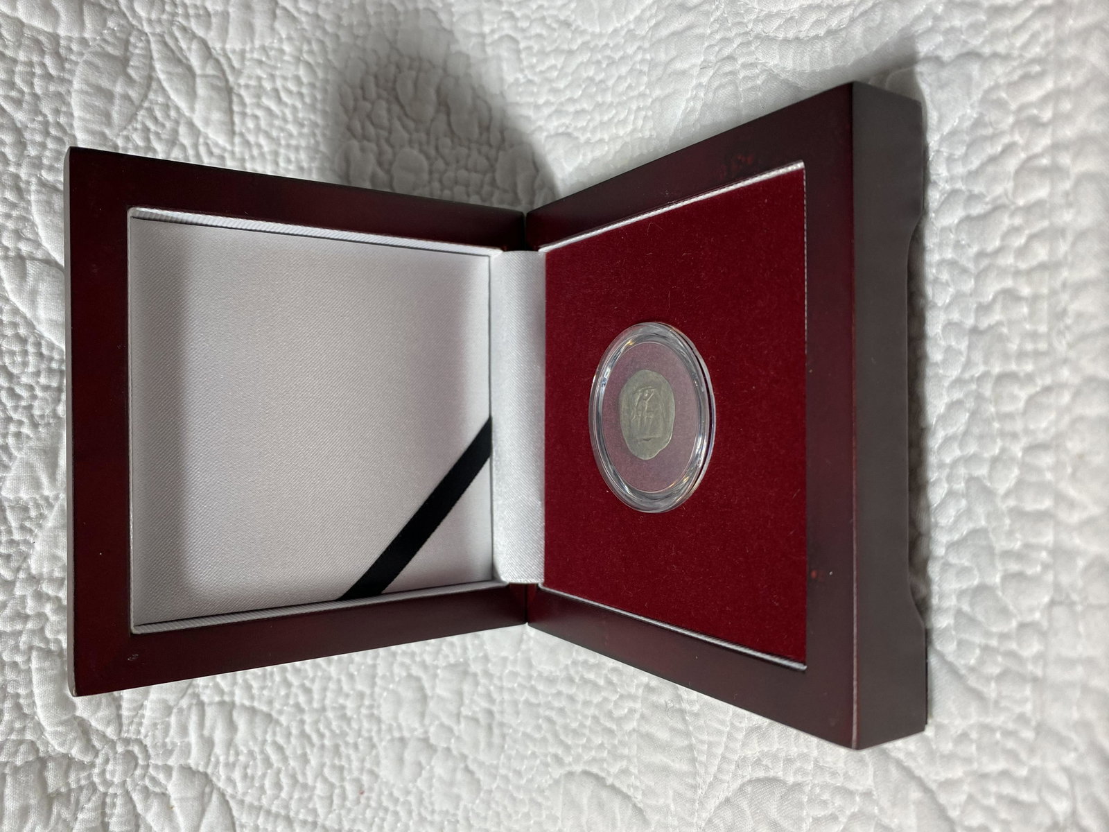 MEDIEVAL HAND HELLER COIN - THE RIGHT HAND OF GOD: MEDIEVAL HAND HELLER COIN - THE RIGHT HAND OF GOD. COMES WITH PICTURED BOX/CASING. A GREAT ADDITION TO YOUR COLLECTION.
