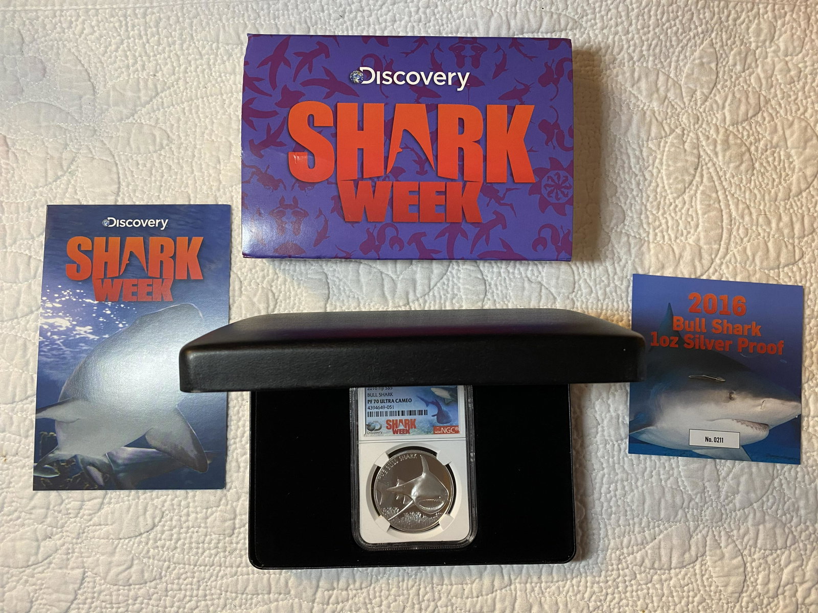 2016 FIJI S$5 BULL SHARK 1 OZ SILVER COIN CERTIFIED: 2016 FIJI S$5 BULL SHARK 1 OZ SILVER COIN CERTIFIED. PF 70 ULTRA CAMEO. NGC CERTIFIED COIN. COMES WITH THE BOX PICTURED. A GREAT FIND AND AN EXCELLENT ADDITION TO YOUR COLLECTION.