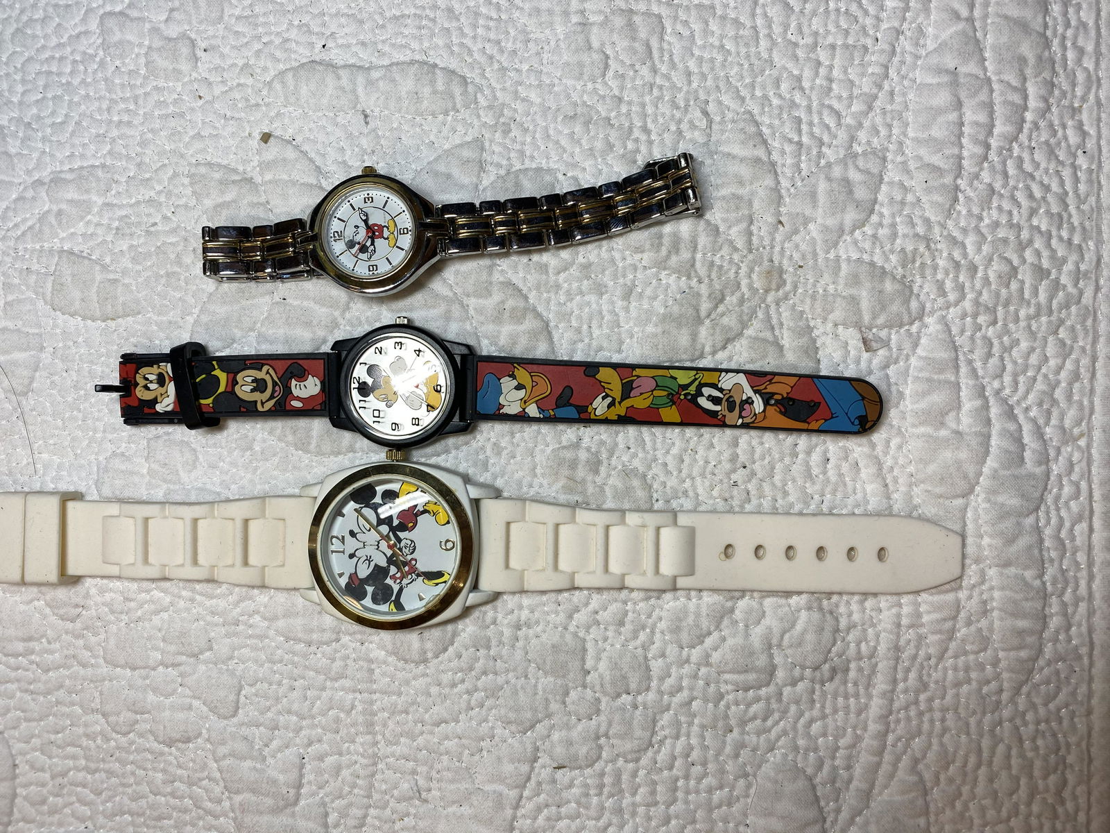 LOT OF (3) VINTAGE MICKEY MOUSE WATCHES: LOT OF (3) VINTAGE MICKEY MOUSE WATCHES. A GREAT FIND AND AN EXCELLENT ADDITION TO YOUR COLLECTION.