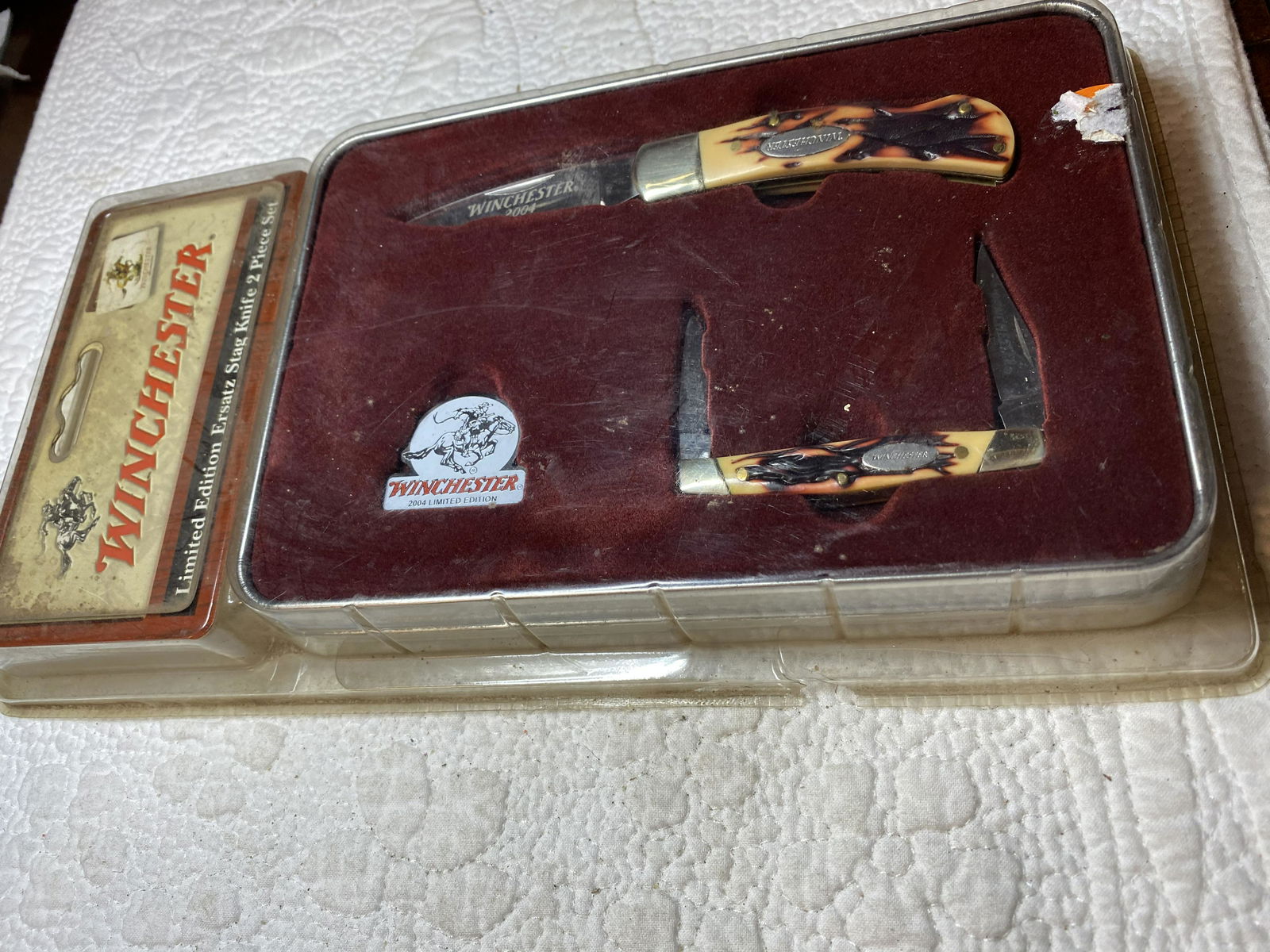 WINCHESTER COLLECTOR LIMITED EDITION POCKET KNIVES SET: WINCHESTER COLLECTOR LIMITED EDITION POCKET KNIVES SET. A GREAT ADDITION TO YOUR COLLECTION.