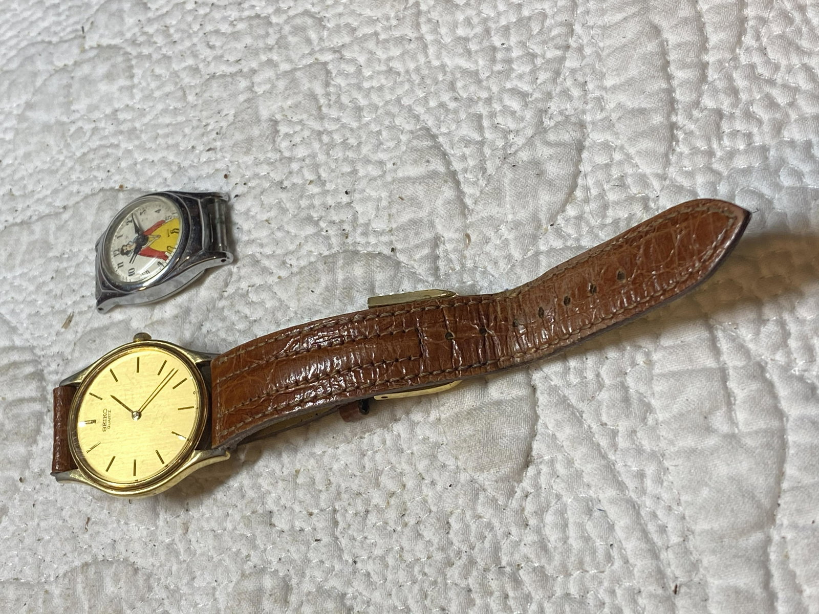 LOT OF (2) VINTAGE SEIKO & DISNEY WATCHES: LOT OF (2) VINTAGE SEIKO & DISNEY WATCHES. A GREAT ADDITION TO YOUR COLLECTION.