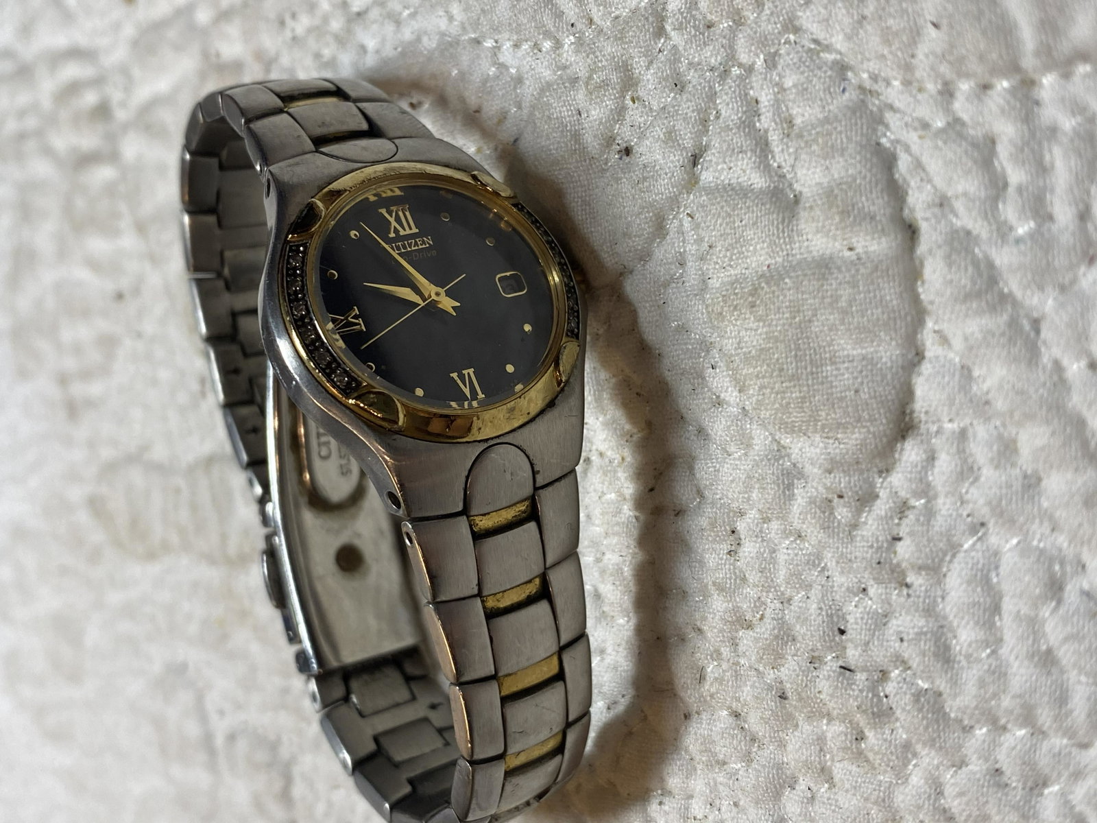 LADIES CITIZEN 2-TONE WRISTWATCH: LADIES CITIZEN 2-TONE WRISTWATCH