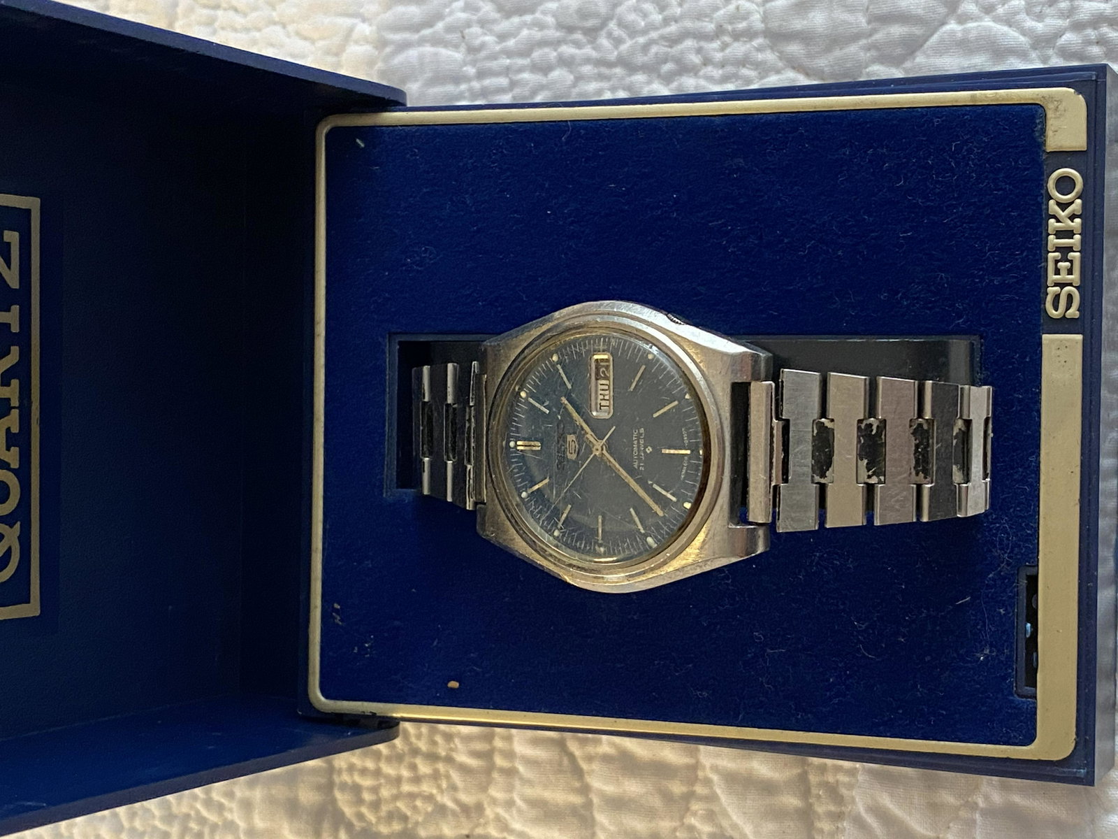 VINTAGE SEIKO AUTOMATIC WATCH W/CASE: VINTAGE SEIKO AUTOMATIC WATCH W/CASE