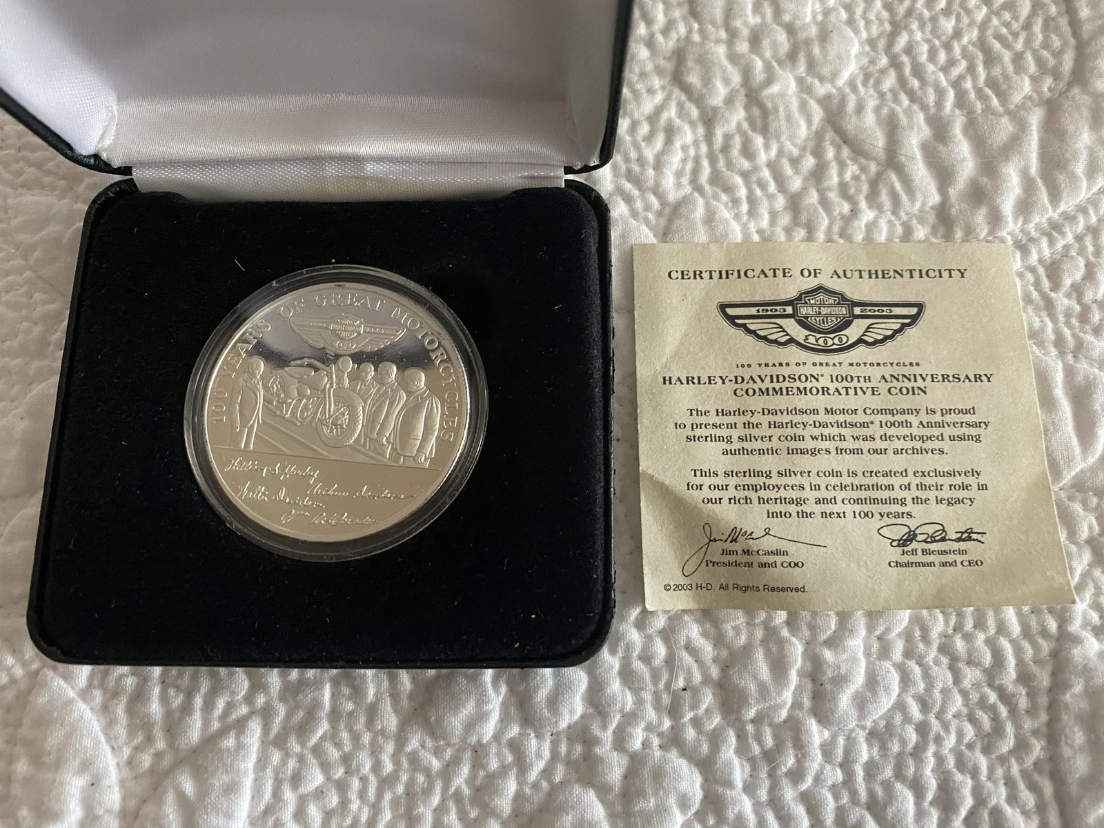 HARLEY DAVIDSON 100TH ANNIV. COMMEMORATIVE SILVER COIN: HARLEY DAVIDSON 100TH ANNIV. COMMEMORATIVE SILVER COIN W/CASE AND CERTIFICATE OF AUTHENTICITY. A GREAT FIND AND AN EXCELLENT ADDITION TO YOUR COLLECTION.
