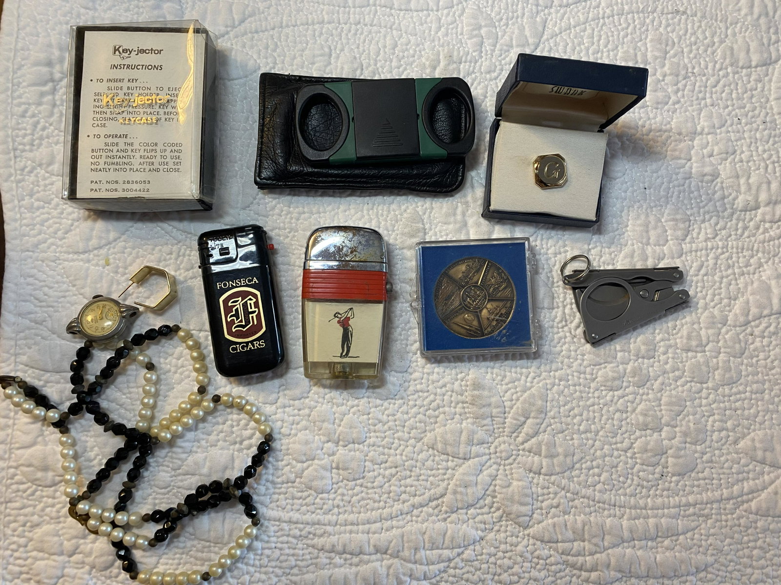 LOT OF VINTAGE JEWELRY, LIGHTERS, CIGAR CUTTER, ETC: LOT OF VINTAGE JEWELRY, LIGHTERS, CIGAR CUTTER, ETC. A GREAT LOT.