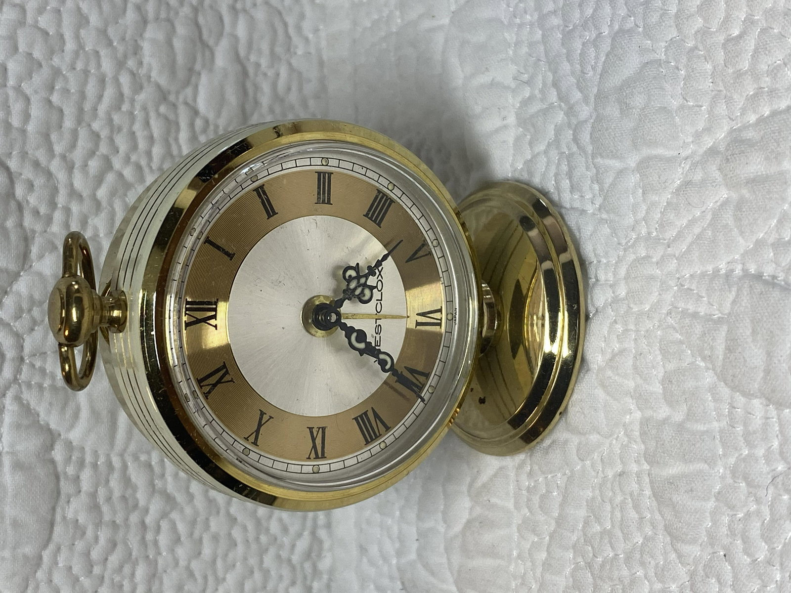 VINTAGE WESTCLOX DESK CLOCK: VINTAGE WESTCLOX DESK CLOCK. A GREAT FIND AND AN EXCELLENT ADDITION TO YOUR COLLECTION.
