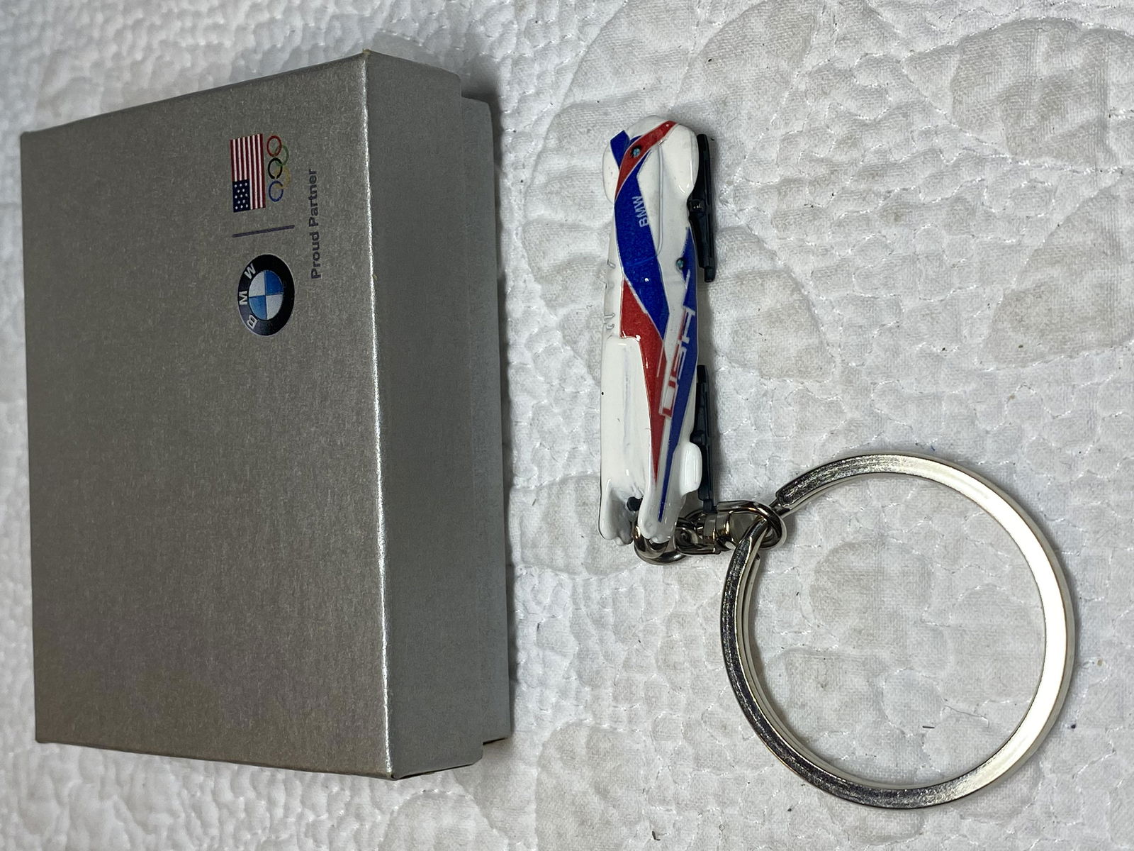 BMW KEYCHAIN IN BOX.: BMW KEYCHAIN IN BOX.