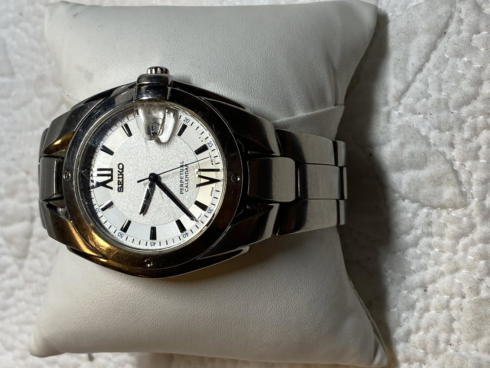 SEIKO PERPETUAL CALENDAR WRISTWATCH: SEIKO PERPETUAL CALENDAR WRISTWATCH. A GREAT WATCH TO ADD TO YOUR COLLECTION.