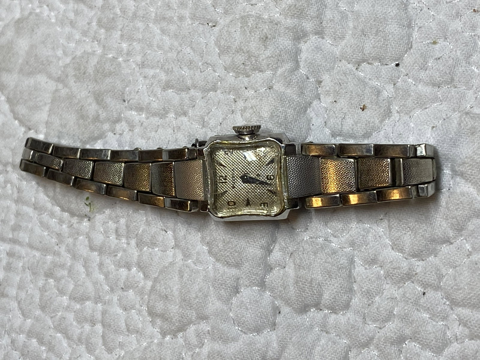 VINTAGE BULOVA LADIES WRISTWATCH: VINTAGE BULOVA LADIES WRISTWATCH