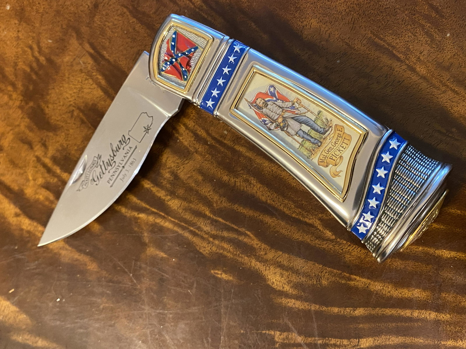 FRANKLIN MINT CIVIL WAR SCENIC POCKET KNIFE: FRANKLIN MINT CIVIL WAR SCENIC POCKET KNIFE. COMES WITH THE ORIGINAL CASE.