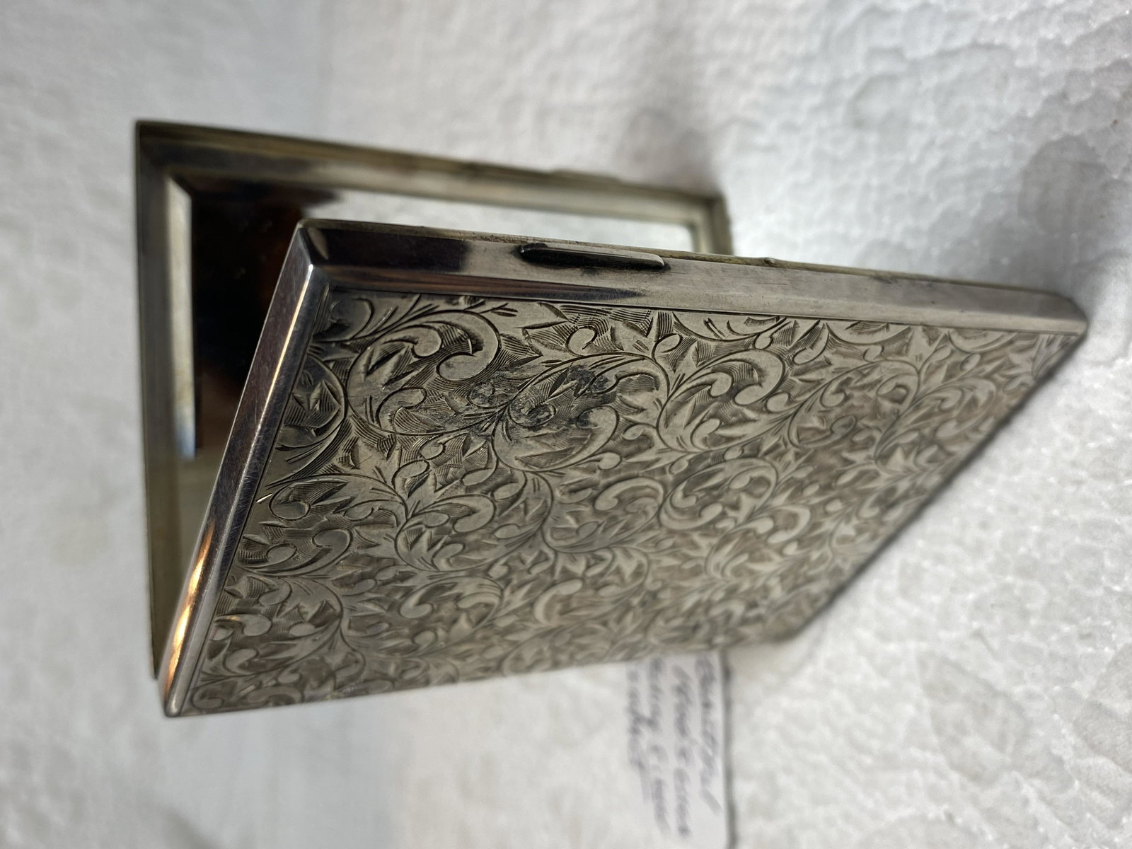 ANTIQUE STERLING SILVER LADIES COMPACT: ANTIQUE STERLING SILVER LADIES COMPACT. A GREAT FIND AND AN EXCELLENT ADDITION TO YOUR COLLECTION.