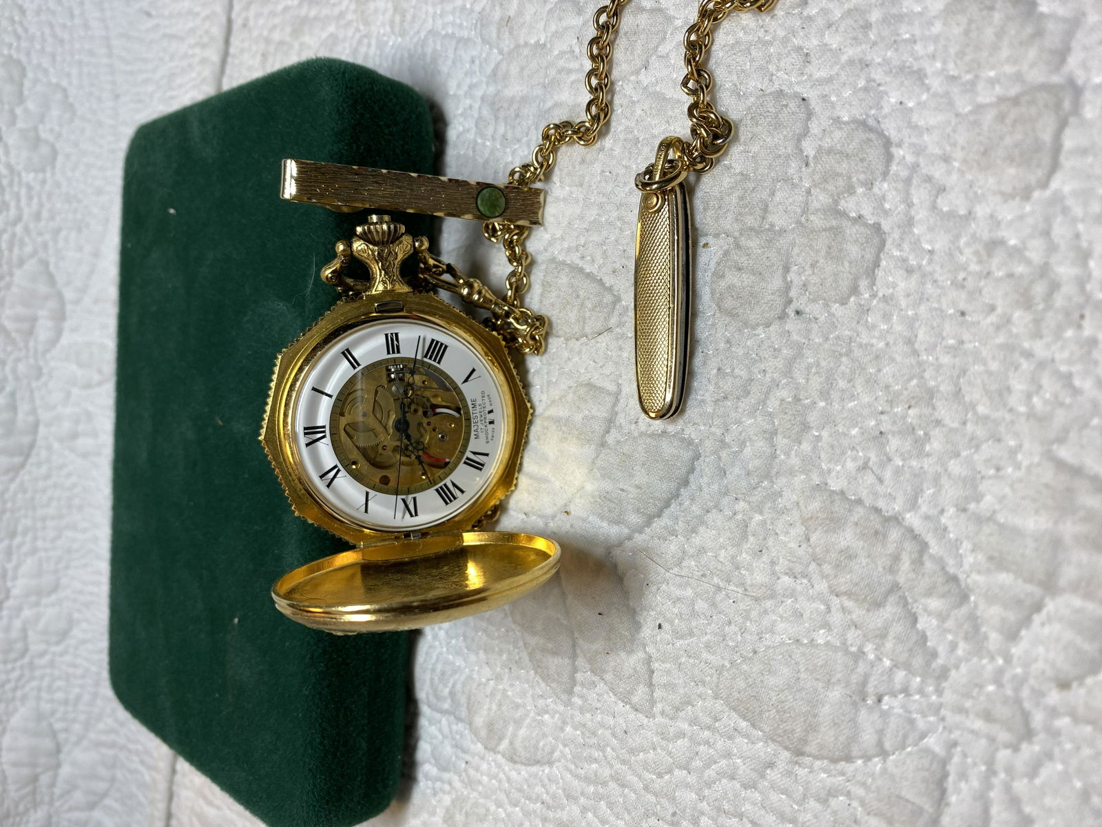 HIGH GRADE GOLD FILLED POCKET WATCH WITH FOB: HIGH GRADE GOLD FILLED POCKET WATCH WITH POCKET KNIFE FOB. IN MINT OVERALL SHAPE AND CONDITION. A GREAT FIND AND AN EXCELLENT ADDITION TO YOUR COLLECTION.