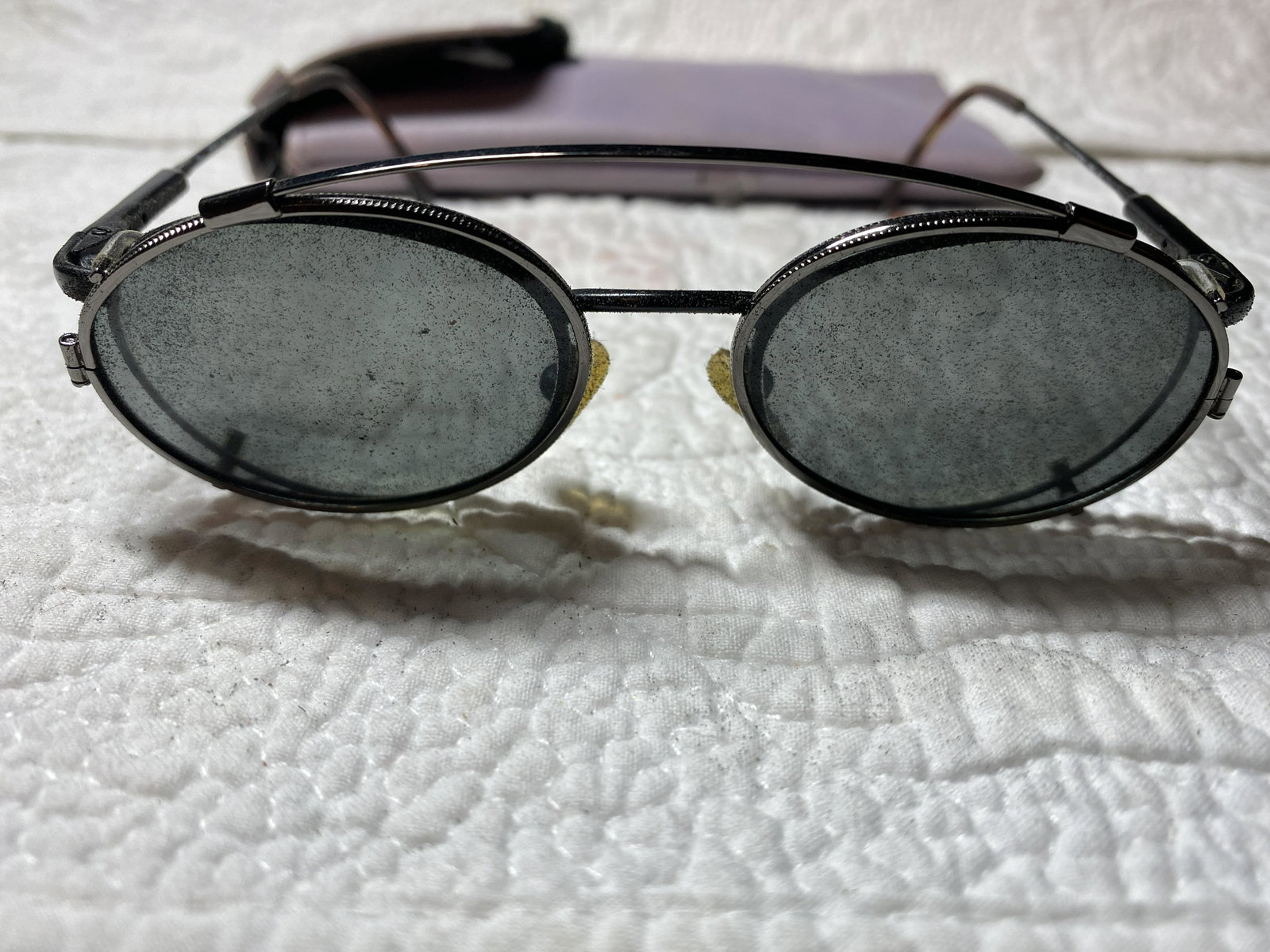 VINTAGE ITALIAN SUNGLASSES: VINTAGE ITALIAN SUNGLASSES. A GREAT FIND AND AN EXCELLENT ADDITION TO YOUR COLLECTION.