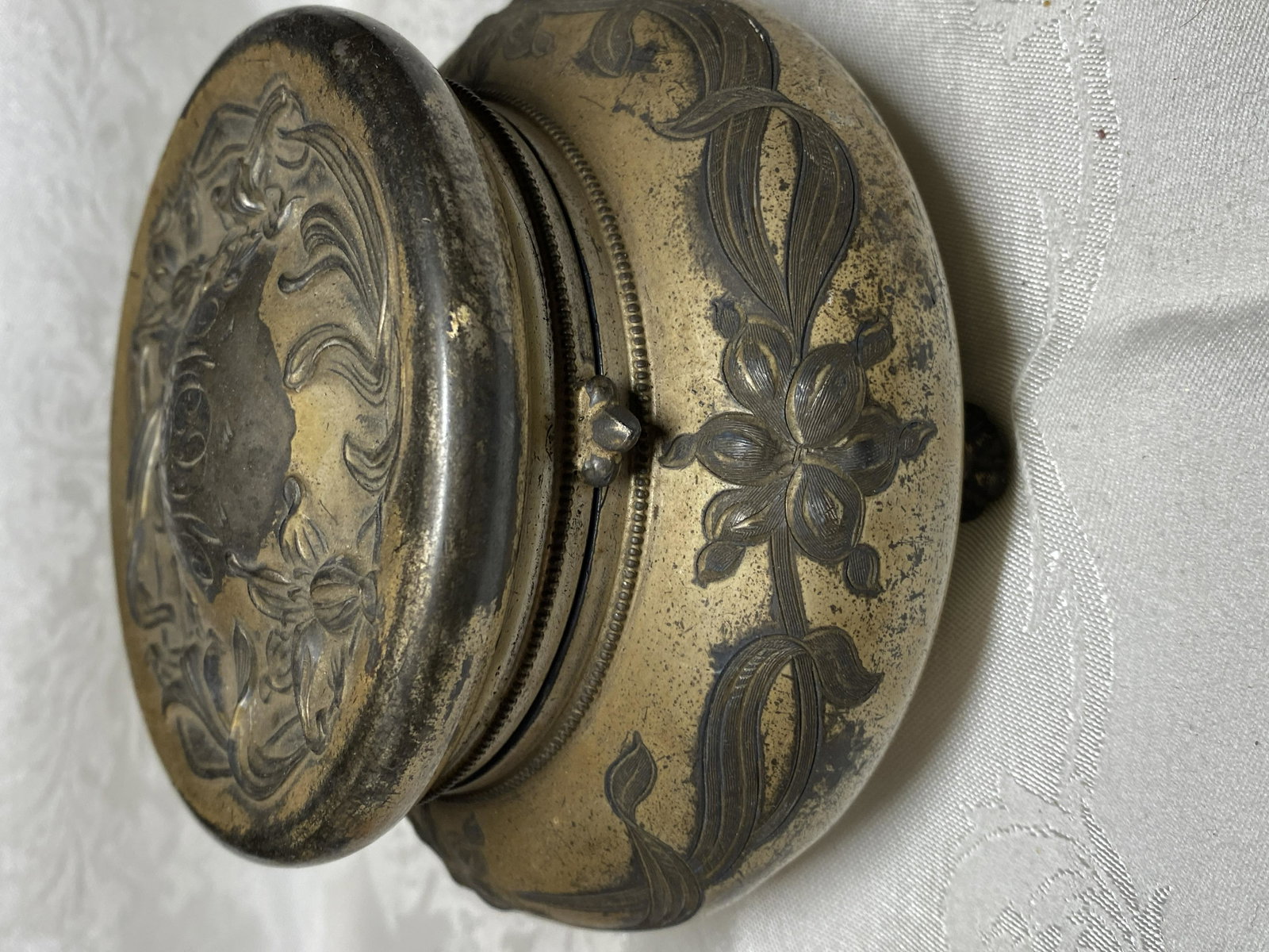 ANTIQUE SILVER AND BRONZE JEWELRY BOX: ANTIQUE SILVER AND BRONZE JEWELRY BOX