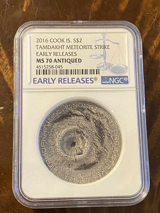 2016 COOK IS TAMDAKHT METEORITE STRIKE COIN: 2016 COOK IS TAMDAKHT METEORITE STRIKE COIN. A GREAT ADDITION TO YOUR COLLECTION.