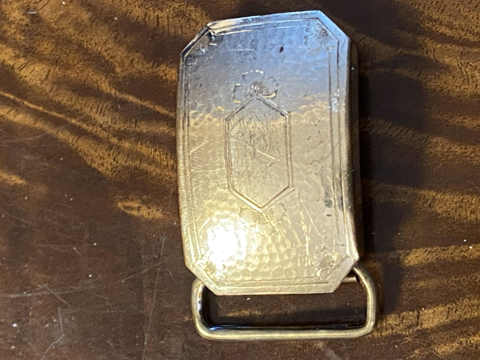 10K GOLD VICTORIAN LADIES BELT BUCKLE: 10K GOLD VICTORIAN LADIES BELT BUCKLE. THE TOP OF THE BUCKLE IS 10K GOLD. A GREAT FIND AND AN EXCELLENT ADDITION TO YOUR COLLECTION.