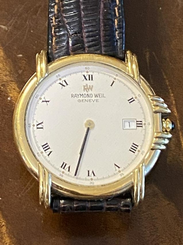 18K GOLD EP RAYMOND WEIL MENS WRISTWATCH: 18K GOLD EP RAYMOND WEIL MENS WRISTWATCH. THIS WATCH DOES RUN AND KEEPS TIME. PLEASE VIEW ALL DETAILED PICTURES. A GREAT FIND AND AN EXCELLENT ADDITION TO YOUR COLLECTION.