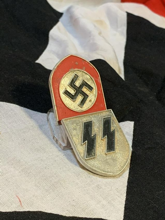 WW2 GERMAN NAZI LOT OF (2) TROPICAL HELMET SHIELDS: WW2 GERMAN NAZI LOT OF (2) TROPICAL HELMET SHIELDS. IN MINT OVERALL SHAPE AND CONDITION WITH A BEATIFUL OVERALL PATINA. THESE BOTH SHIELDS ARE DATED 1942 WITH F.P. MAKER MARKS. PLEASE VIEW ALL DETAILE