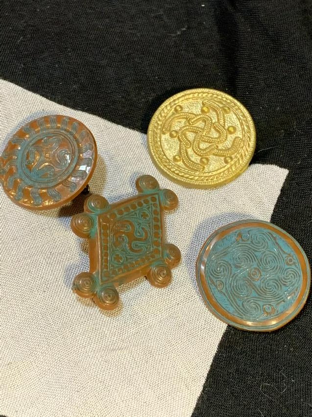 LOT OF (4) WW2 GERMAN NAZI VIKING TINNIE BADGES: LOT OF (4) WW2 GERMAN NAZI VIKING TINNIE BADGES. IN MINT OVERALL SHAPE AND CONDITION. A GREAT FIND AND AN EXCELLENT ADDITION TO YOUR COLLECTION.