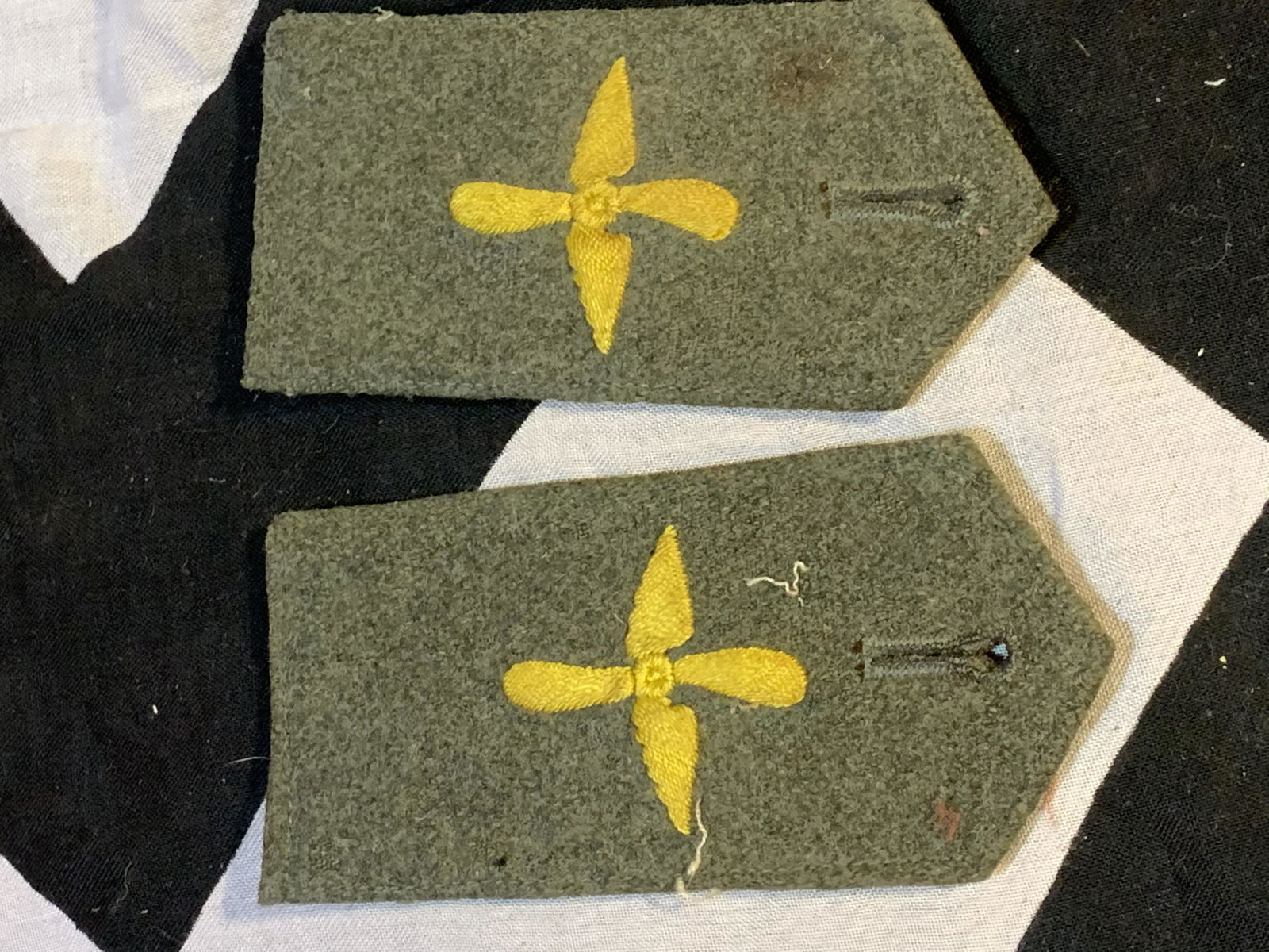 WW1 GERMAN HEER ARMY PILOTS SHOULDER BOARDS: WW1 GERMAN HEER ARMY PILOTS SHOULDER BOARDS. A GREAT FIND AND AN EXCELLENT ADDITION TO YOUR COLLECTION.