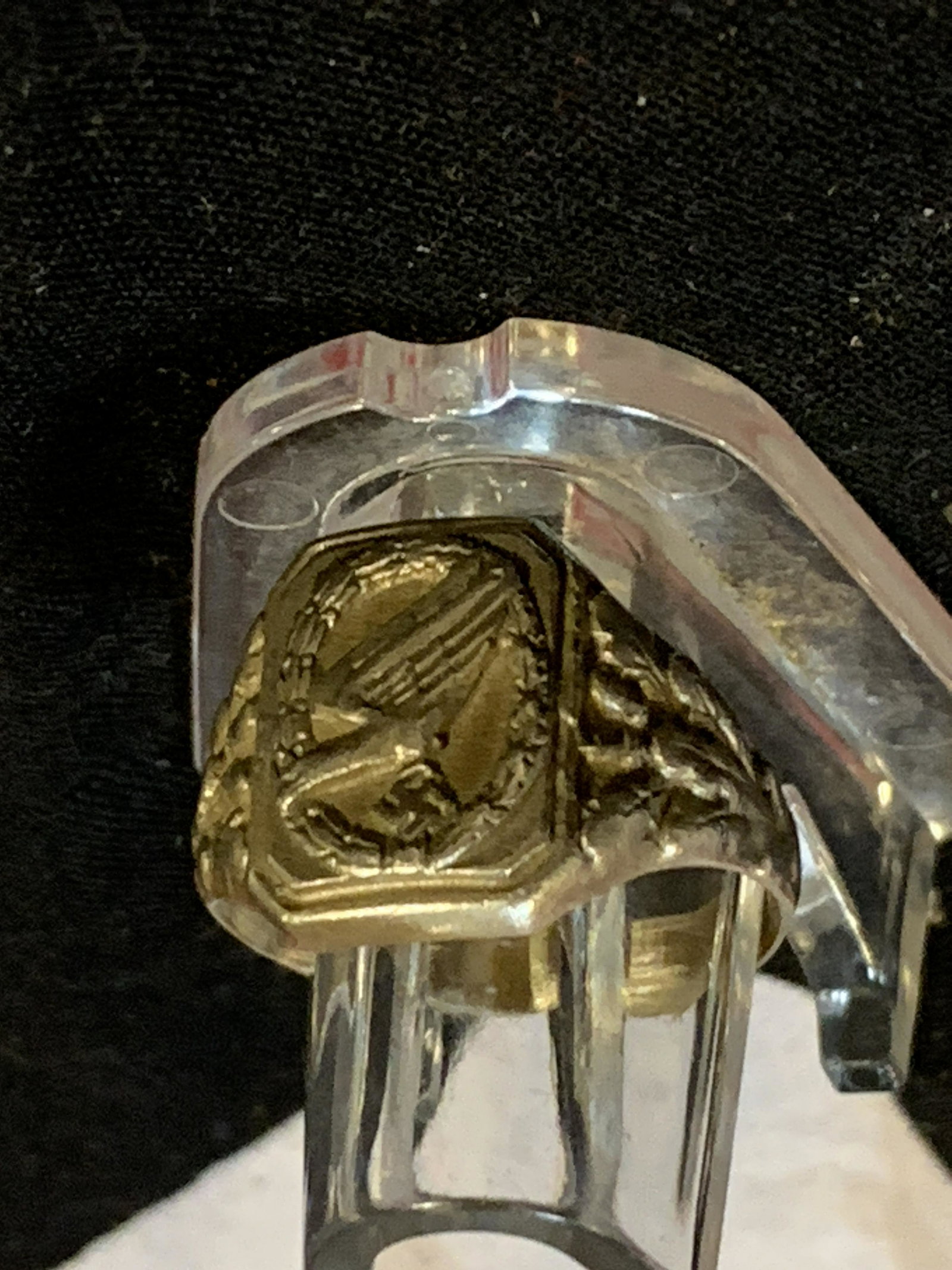 RARE WW2 GERMAN SILVER PARATROOPERS RING: RARE WW2 GERMAN SILVER PARATROOPERS RING. IN EXCELLENT OVERALL SHAPE AND CONDITION. MARKED SILVER - VIEW PICTURES. A VERY RARE FIND AND AN EXCELLENT ADDITION TO YOUR COLLECTION.