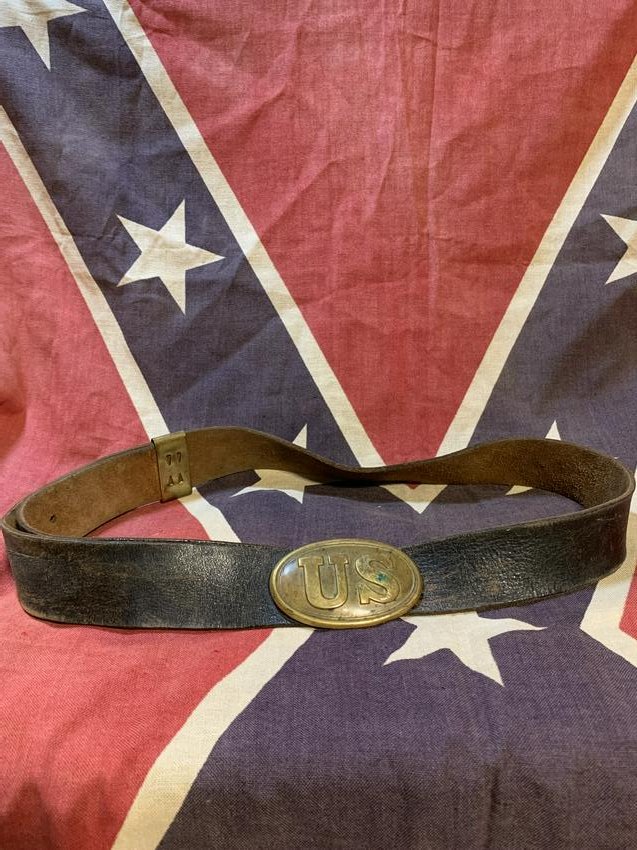 CIVIL WAR U.S. BELT BUCKLE WITH BELT - COMPLETE: CIVIL WAR U.S. BELT BUCKLE WITH BELT - COMPLETE. IN GOOD OVERALL SHAPE AND CONDITION WITH A BEAUTIFUL OVERALL PATINA. HAS A GREAT LOOK TO IT WITH EXCELLENT OVERALL EYE APPEAL. PLEASE VIEW ALL DETAILED