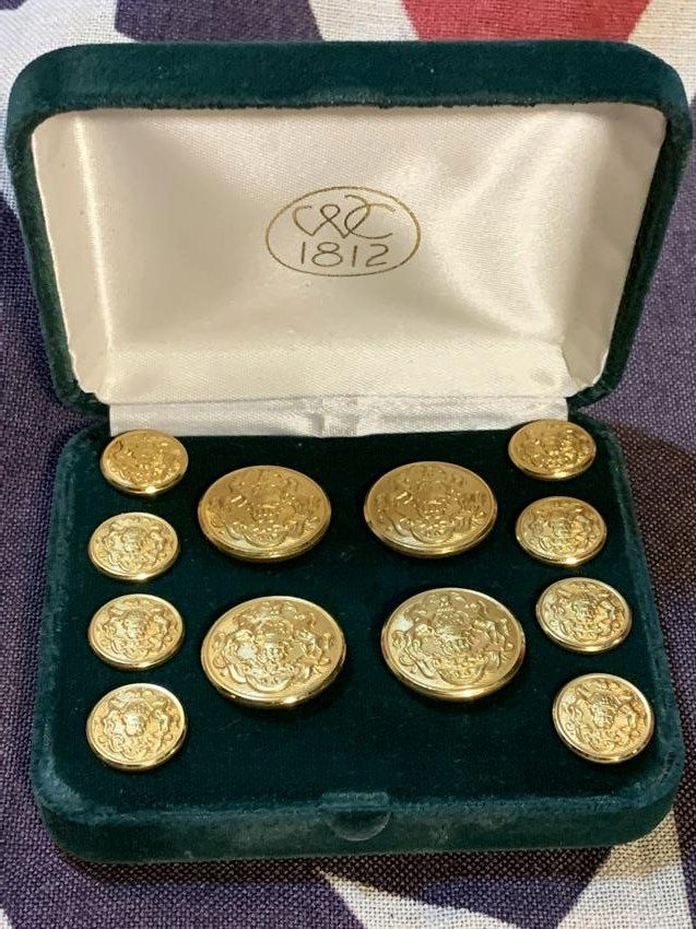 COLLECTION LOT OF WAR OF 1812 BUTTONS IN CASE: COLLECTION LOT OF WAR OF 1812 BUTTONS IN CASE. BEAUTIFUL LOT TO ADD TO YOUR COLLECTION. A GREAT FIND FOR THE AVID COLLECTOR.