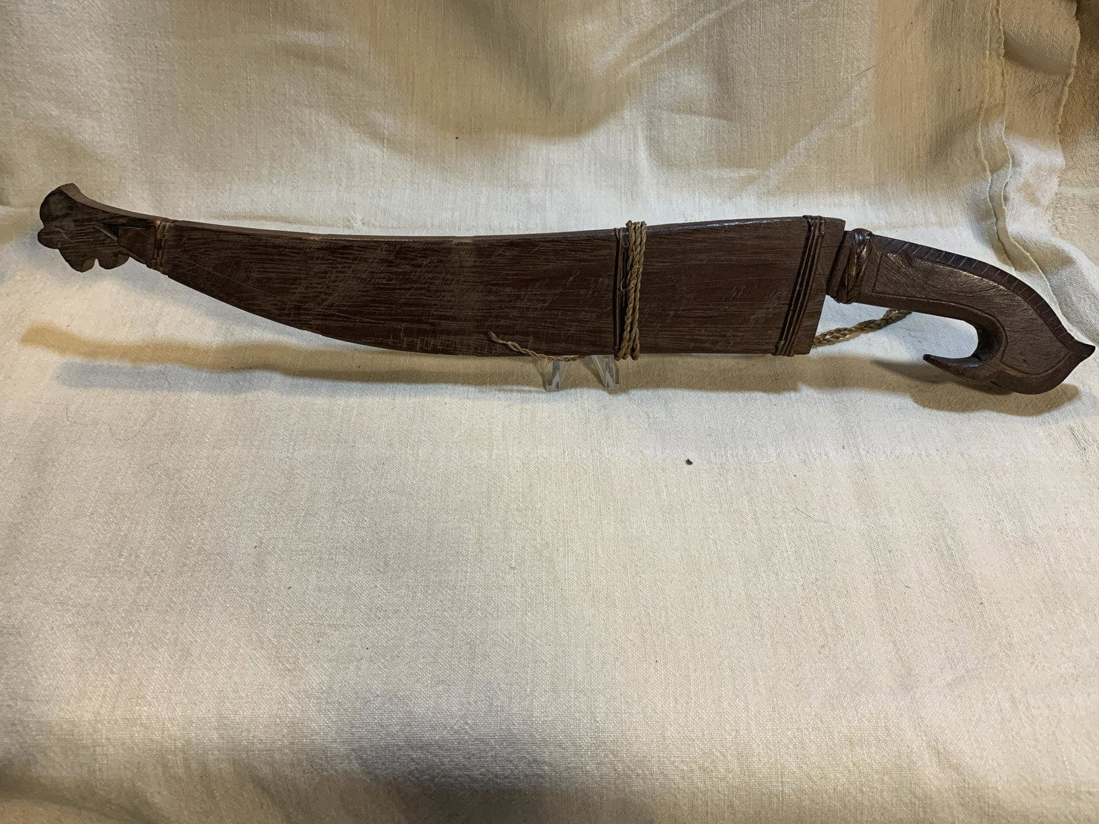 1950'S BURMA FIGHTING DAGGER W/SHEATH: 1950'S BURMA FIGHTING DAGGER W/SHEATH. IN GOOD OVERALL SHAPE AND CONDITION WITH A BEAUTIFUL OVERALL PATINA.