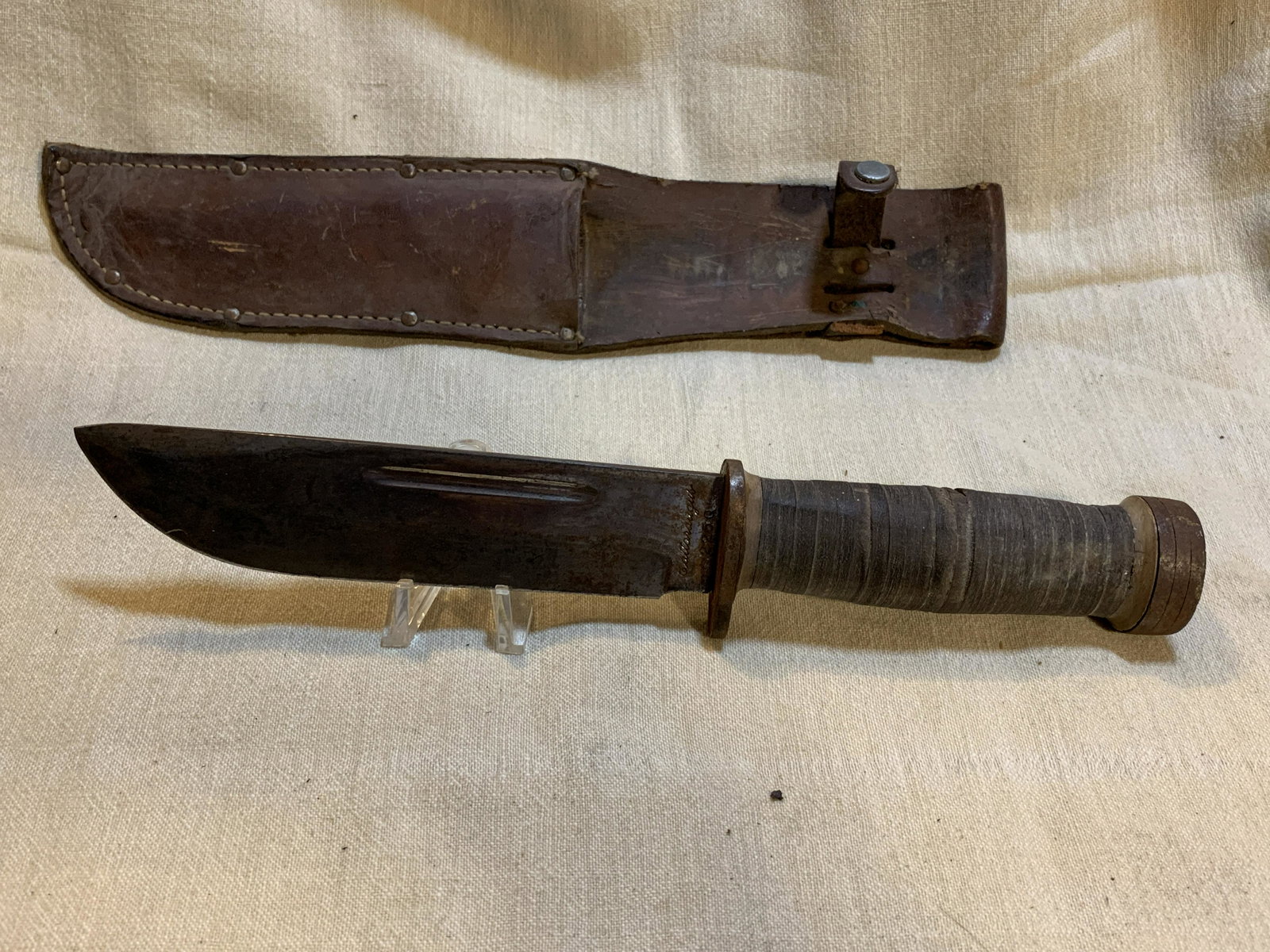 WW2 U.S. ARMY SOLDIERS FIGHTING KNIFE: WW2 U.S. ARMY SOLDIERS FIGHTING KNIFE. IN GOOD OVERALL SHAPE AND CONDITION. COMES WITH THE ORIGINAL SHEATH. A GREAT FIND AND AN EXCELLENT ADDITION TO YOUR COLLECTION.