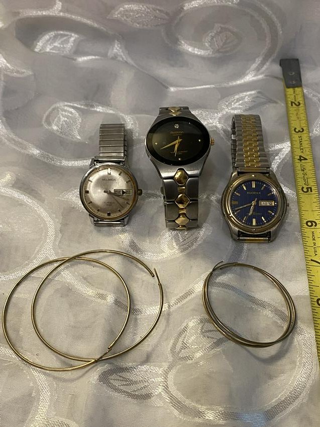 VINTAGE LOT OF MENS WATCHES AND HOOP EARRINGS: VINTAGE LOT OF MENS WATCHES AND GOLD HOOP EARRINGS. WATCHES INCLUDE: ELGIN, HELBROS, AND ARMITRON. PLEASE VIEW PICTURES.