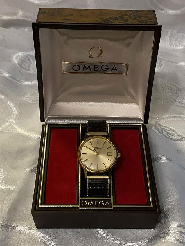 OMEGA MENS AUTOMATIC WATCH W/BOX (1 of 5)