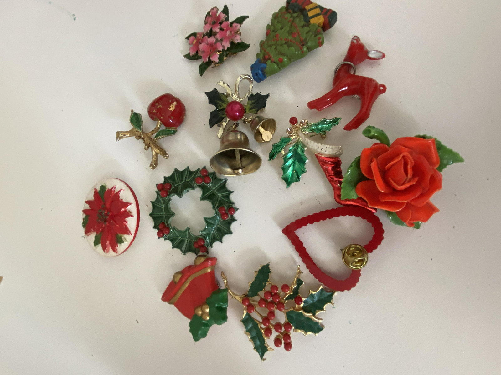 HIGH GRADE LOT OF COLLECTIBLE CHRISTMAS ITEMS: HIGH GRADE LOT OF COLLECTIBLE CHRISTMAS ITEMS