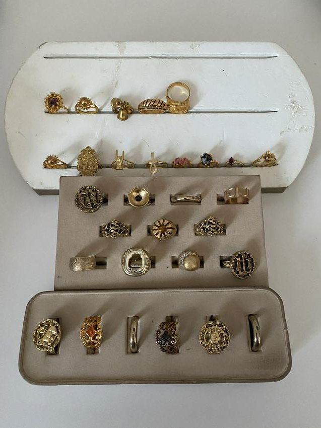 HIGH GRADE LOT OF (30) GOLD/SILVER JEWELRY: HIGH GRADE LOT OF (30) GOLD/SILVER JEWELRY. SOLD AS A LOT! ALL FOR ONE MONEY!!