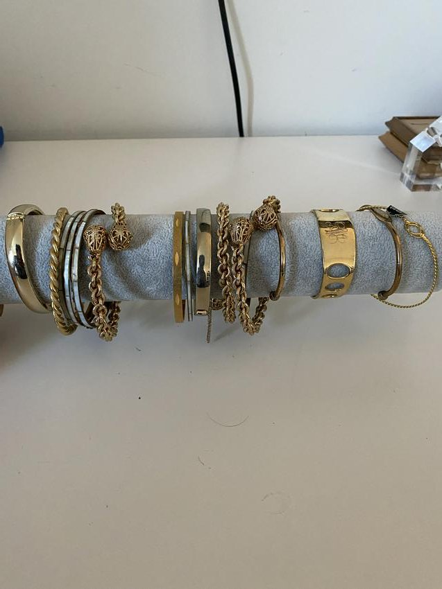 HIGH GRADE LOT OF LADIES GOLD/SILVER BRACELETS: HIGH GRADE LOT OF LADIES GOLD/SILVER BRACELETS. SOLD AS A LOT! PLEASE VIEW PICTURES. A GREAT FIND AND AN EXCELLENT ADDITION TO YOUR COLLECTION.