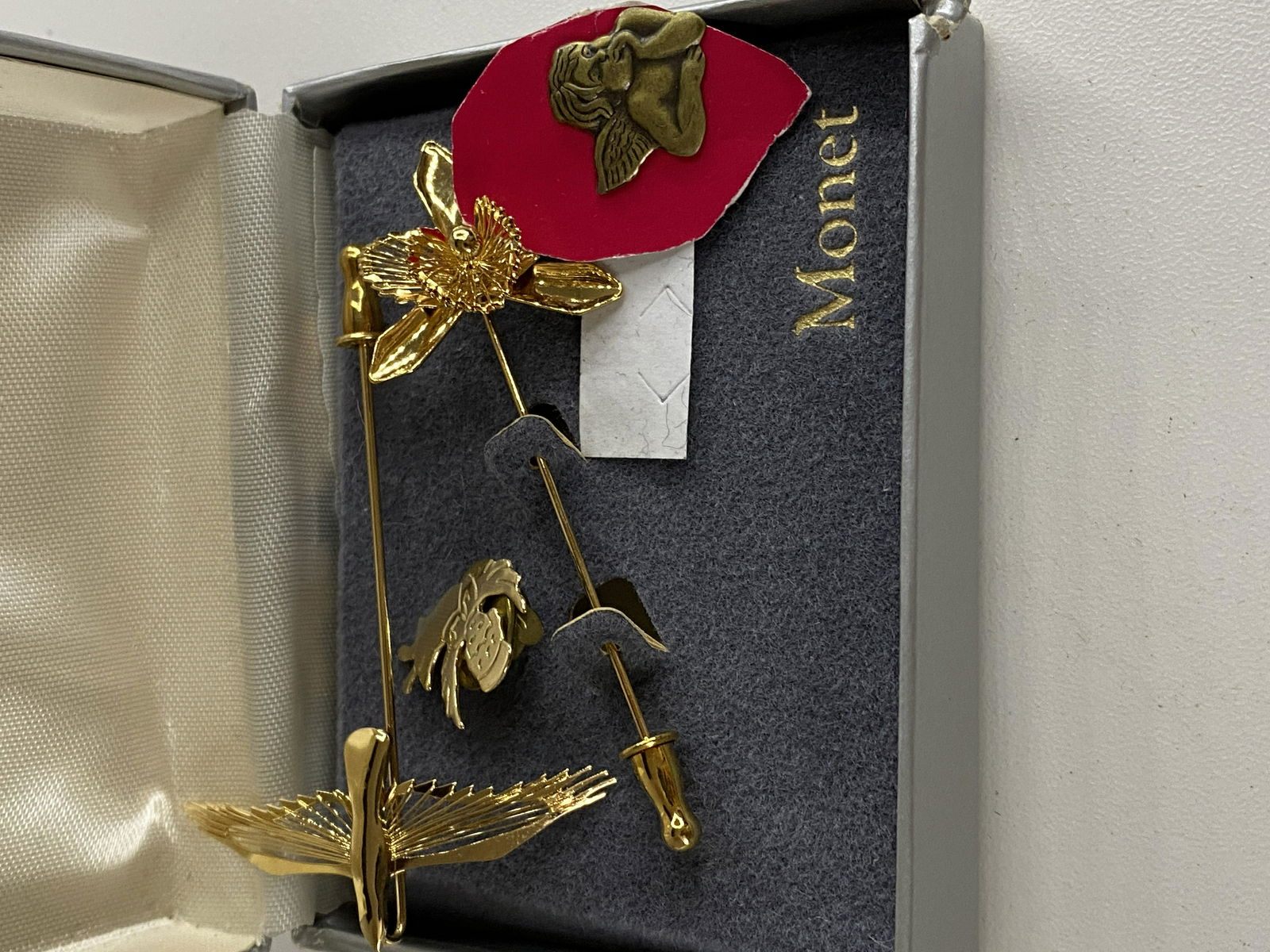 COLLECTION OF OLD LADIES GOLD PINS (1 of 3)