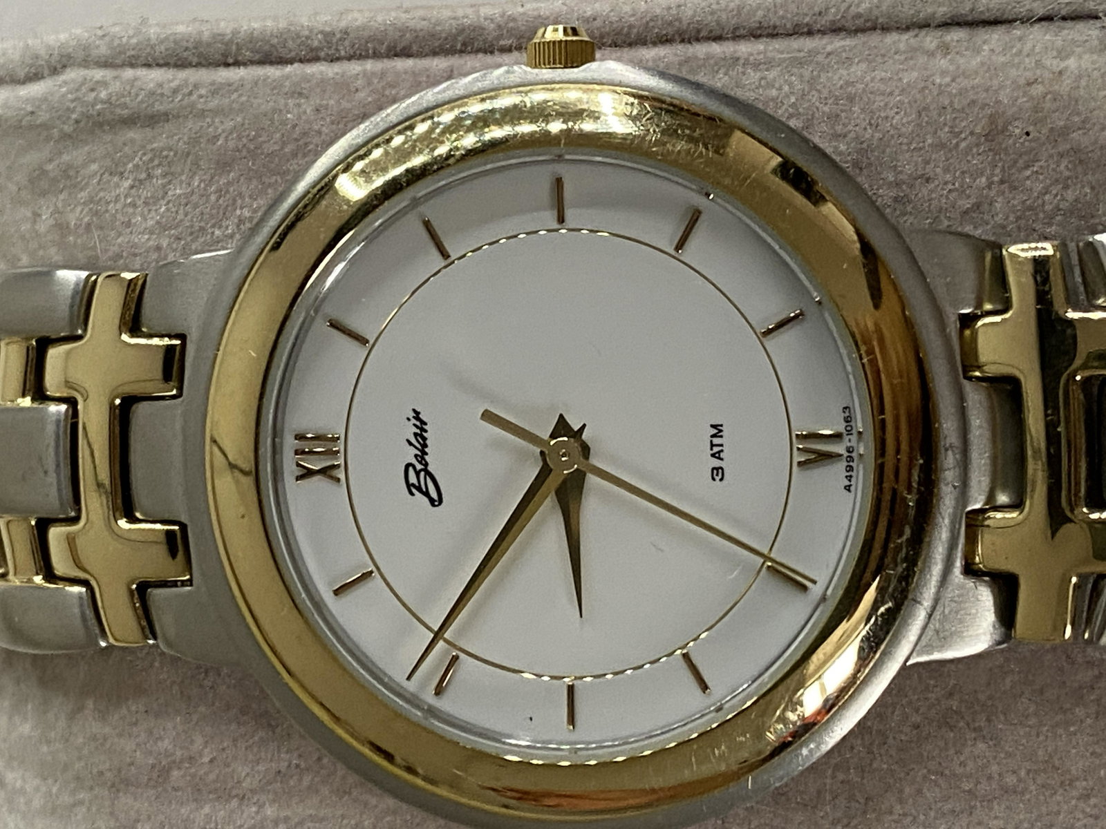NEW OLD STOCK BELAIR MENS 2-TONE WATCH: NEW OLD STOCK BELAIR MENS 2-TONE WATCH. COMES WITH THE ORIG. MSRP STICKER. A GREAT FIND AND AN EXCELLENT ADDITION TO YOUR COLLECTION.