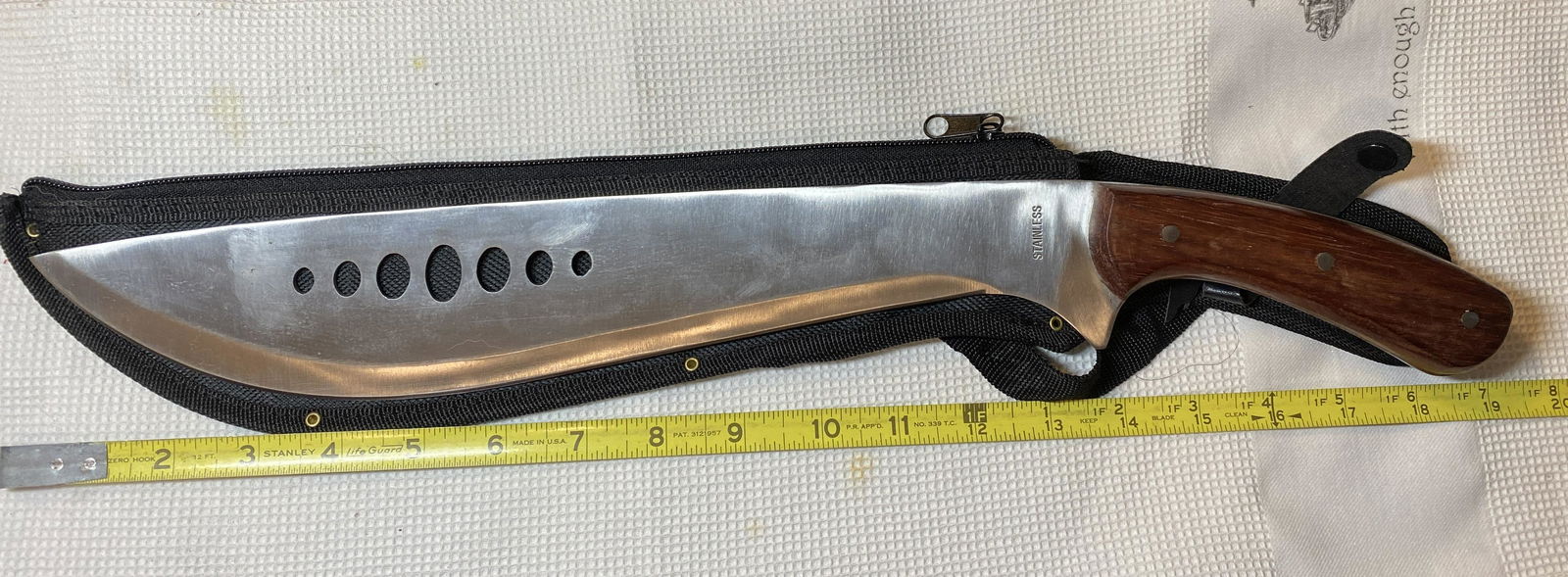VINTAGE NEW OLD STOCK MACHETE WITH SHEATH. (1 of 4)