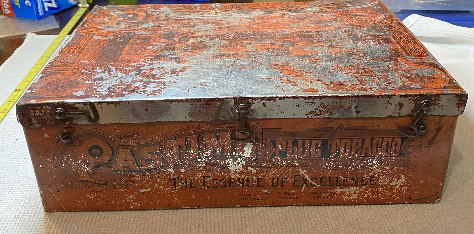 COLLECTIBLE ANTIQUE TOBACCO CIGAR BOX (1 of 4)
