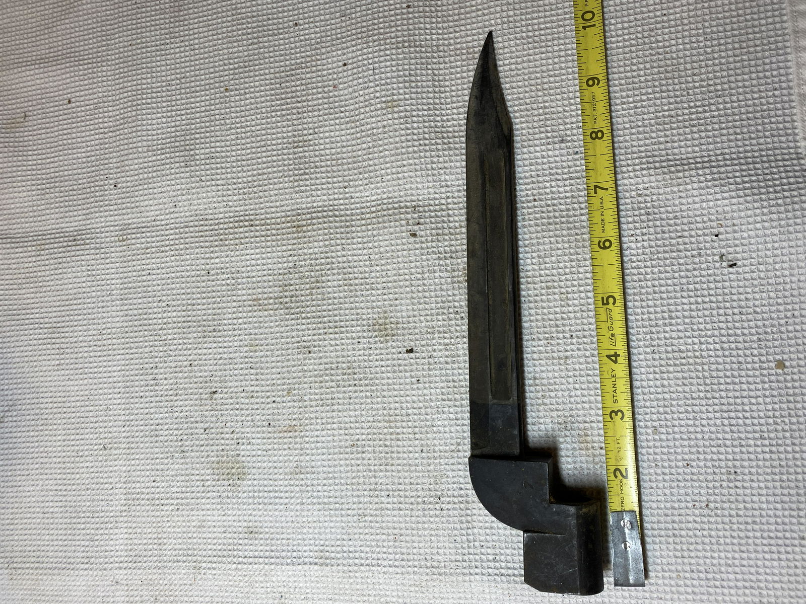 POST WW2 ERA COLLECTIBLE BAYONET (1 of 3)