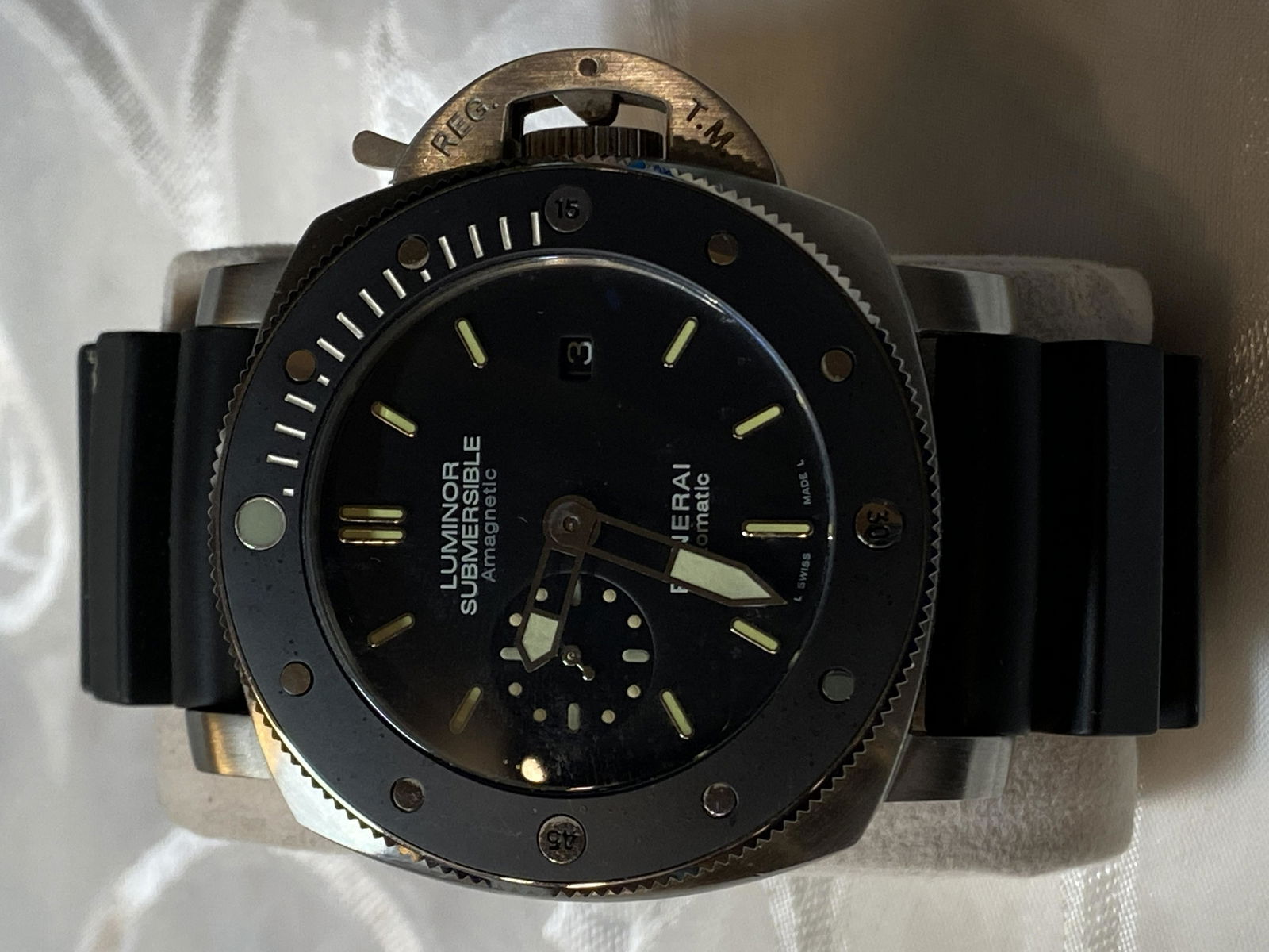 PANERAI LUMINOR SUBMERSIBLE AMAGENTIC WATCH - (1 of 9)